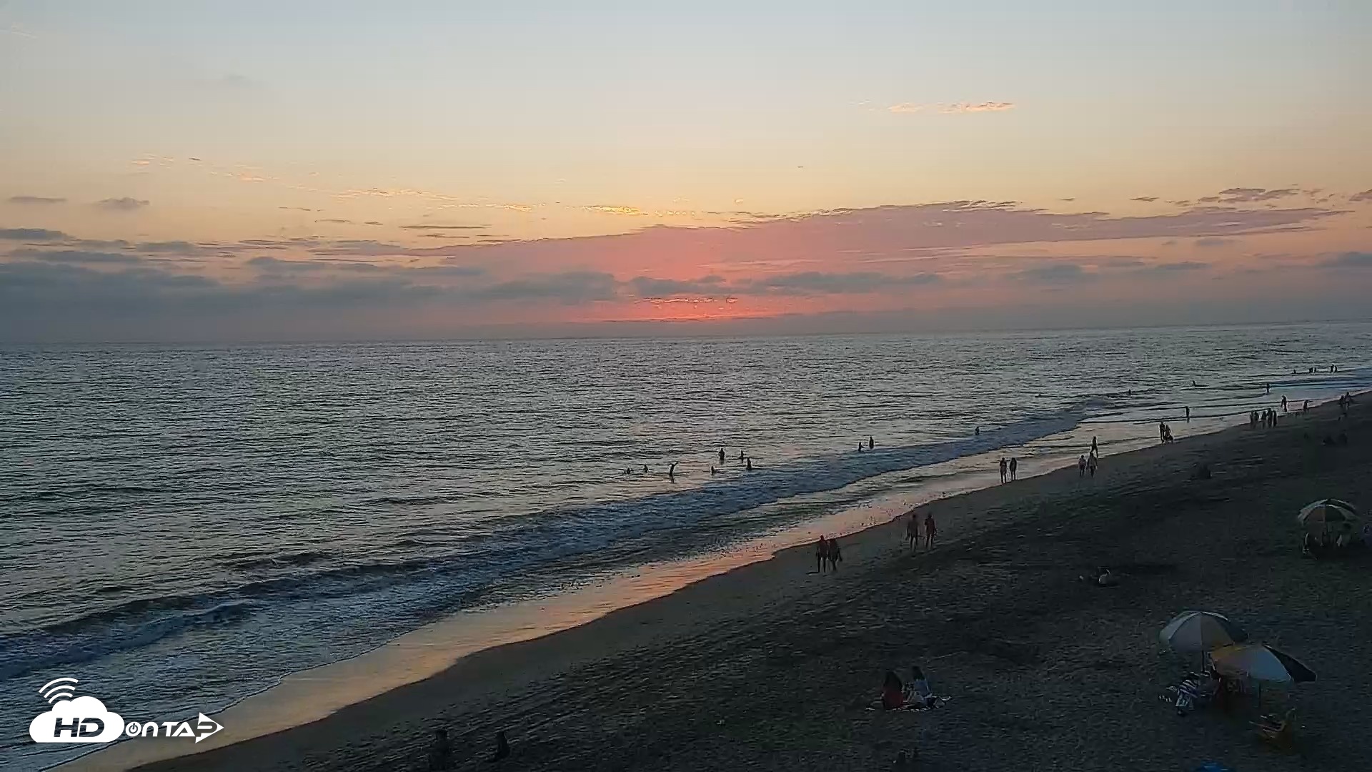 Snapshot of Carlsbad Beach Surf Live Webcam taken Aug 5, 2026, 7:46pm PDT