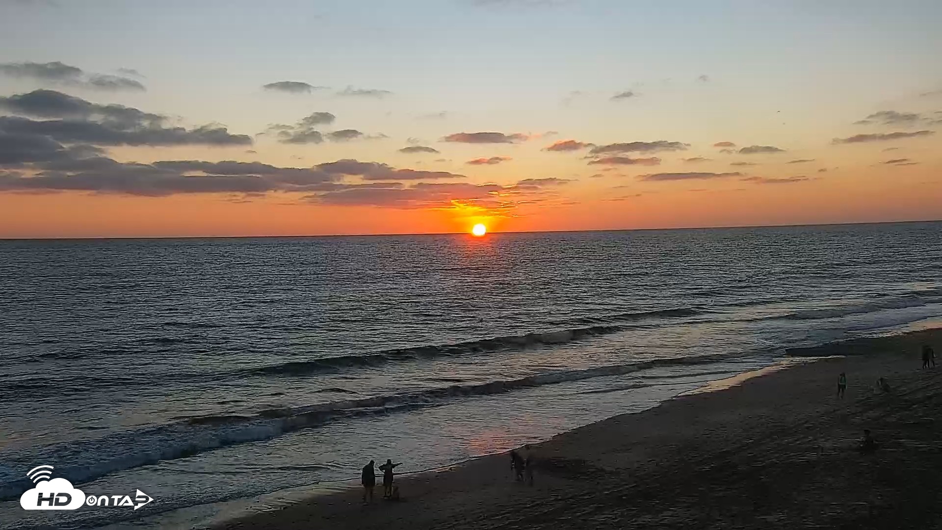 Snapshot of Carlsbad Beach Surf Live Webcam taken Sep 1, 2026, 7:15pm PDT