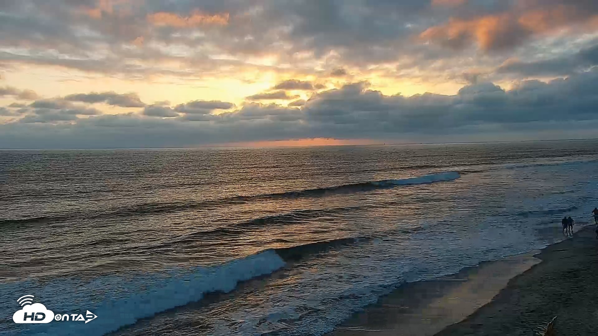 Snapshot of Carlsbad Beach Surf Live Webcam taken May 15, 2026, 7:32pm PDT