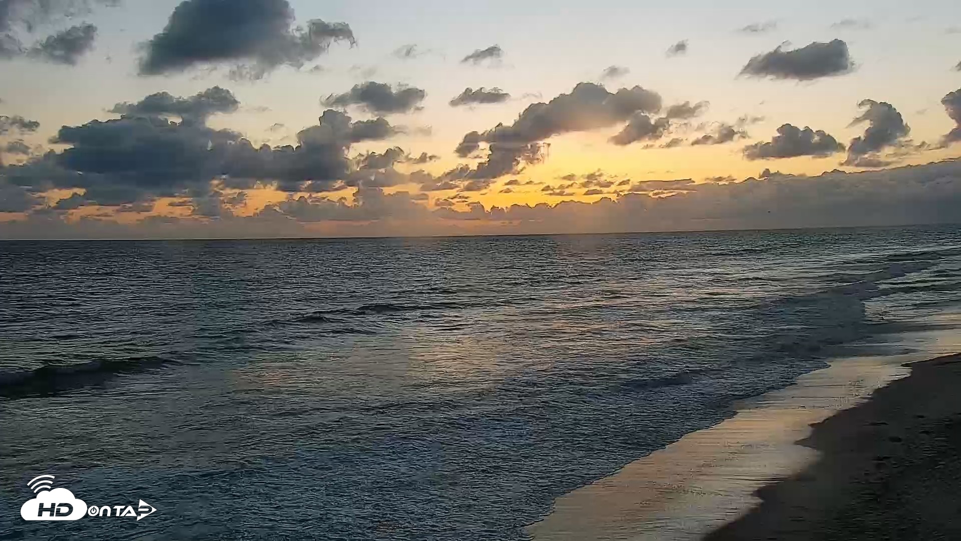 Snapshot of Carlsbad Beach Surf Live Webcam taken May 27, 2026, 7:57pm PDT