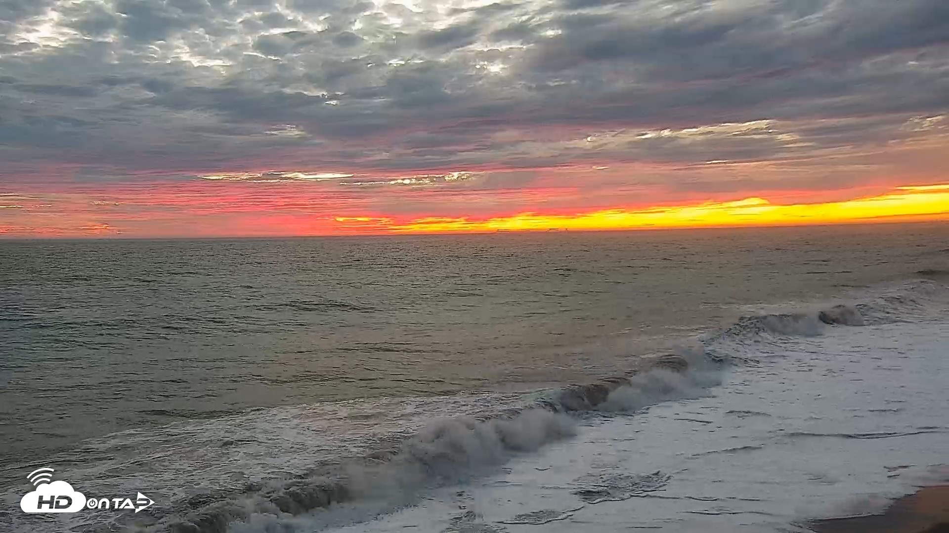 Snapshot of Carlsbad Beach Surf Live Webcam taken Sep 7, 2026, 7:21pm PDT