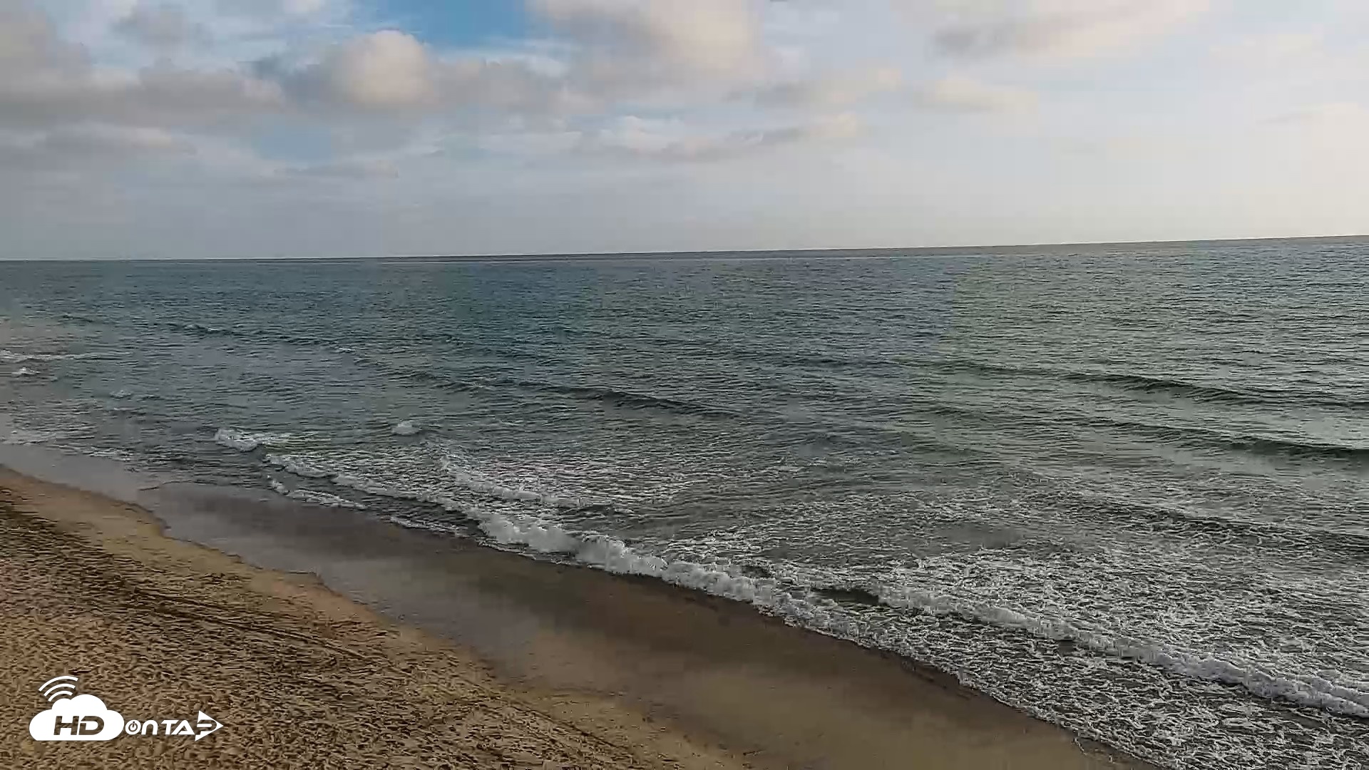 Snapshot of Carlsbad Beach Surf Live Webcam taken Apr 29, 2026, 6:27pm PDT