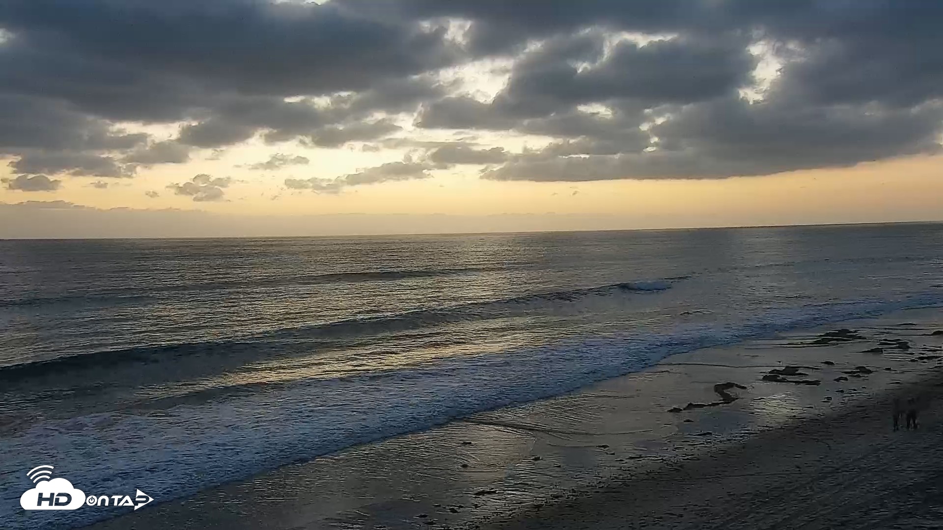 Snapshot of Carlsbad Beach Surf Live Webcam taken Sep 15, 2026, 7:15pm PDT