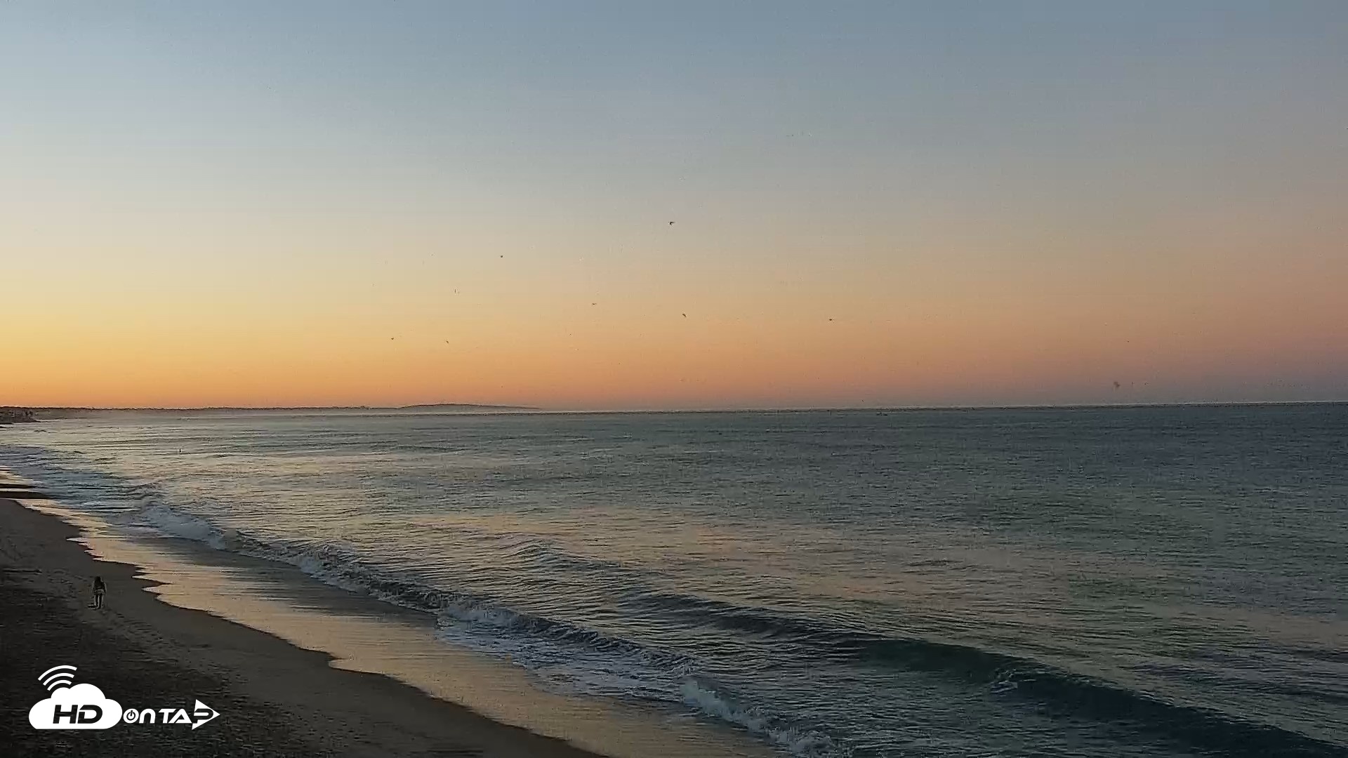 Snapshot of Carlsbad Beach Surf Live Webcam taken Oct 3, 2026, 6:39am PDT