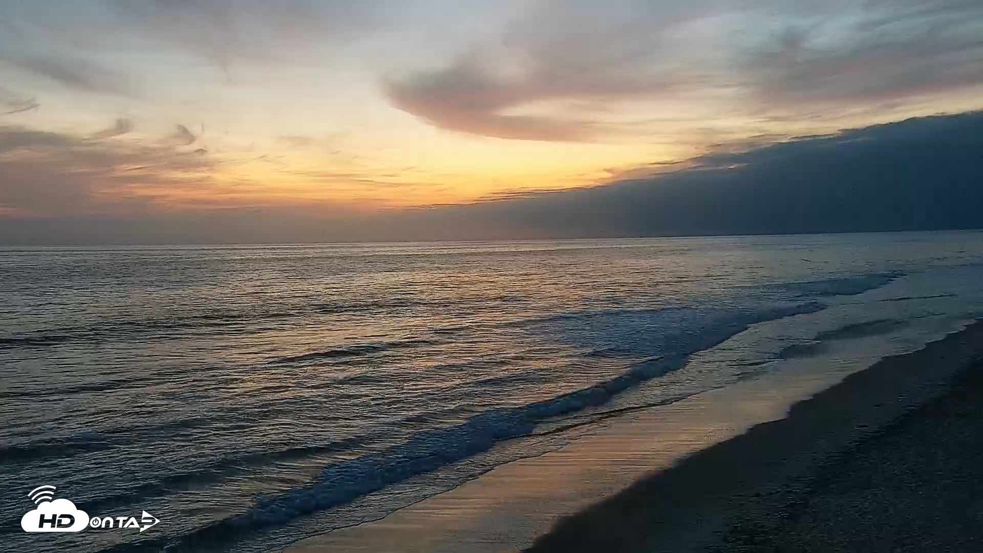 Snapshot of Carlsbad Beach Surf Live Webcam taken May 12, 2026, 8:04pm PDT