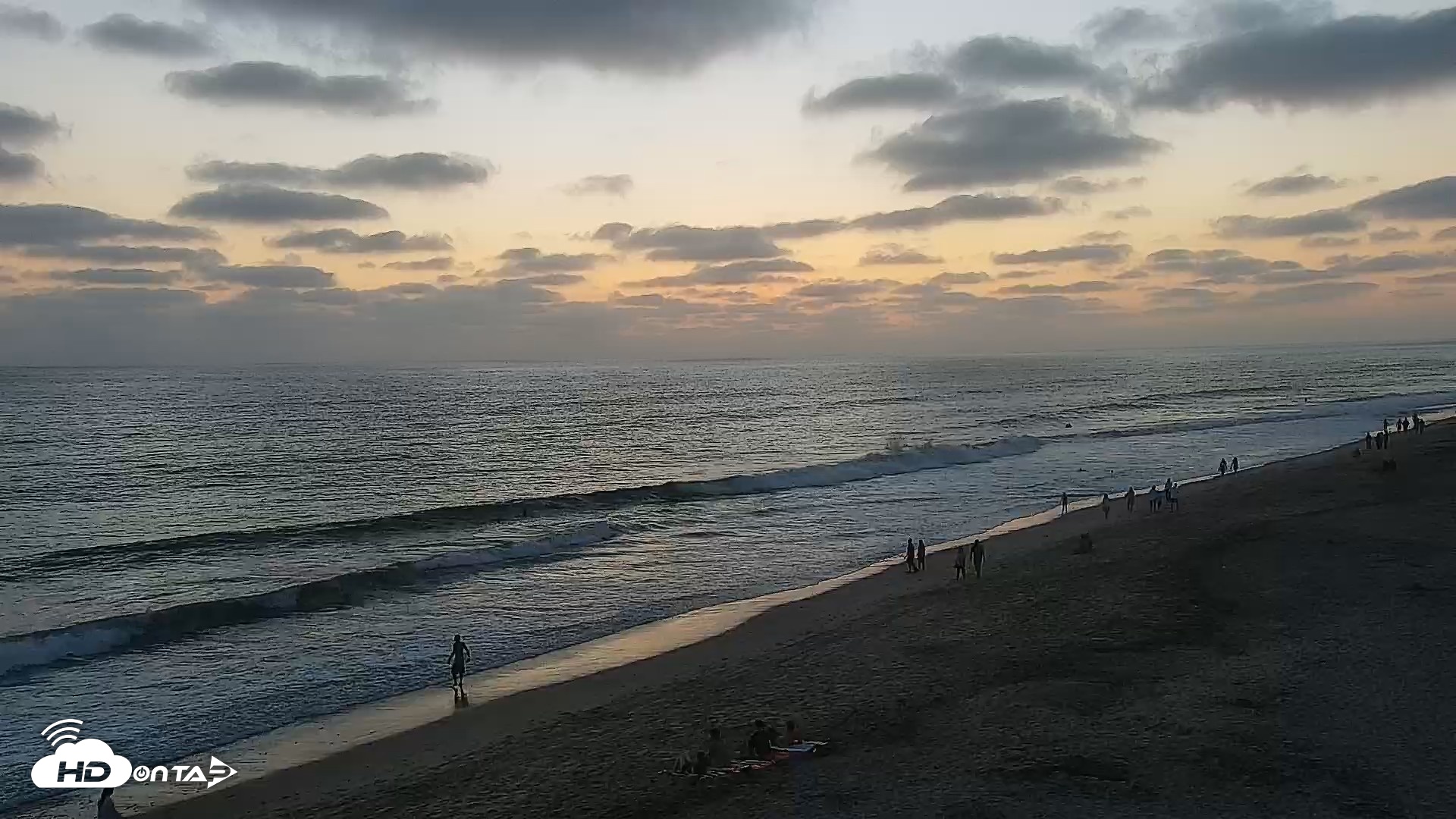 Snapshot of Carlsbad Beach Surf Live Webcam taken Aug 3, 2026, 7:50pm PDT