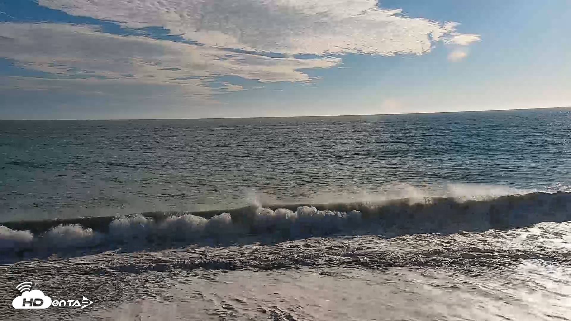Snapshot of Carlsbad Beach Surf Live Webcam taken Sep 5, 2026, 5:44pm PDT