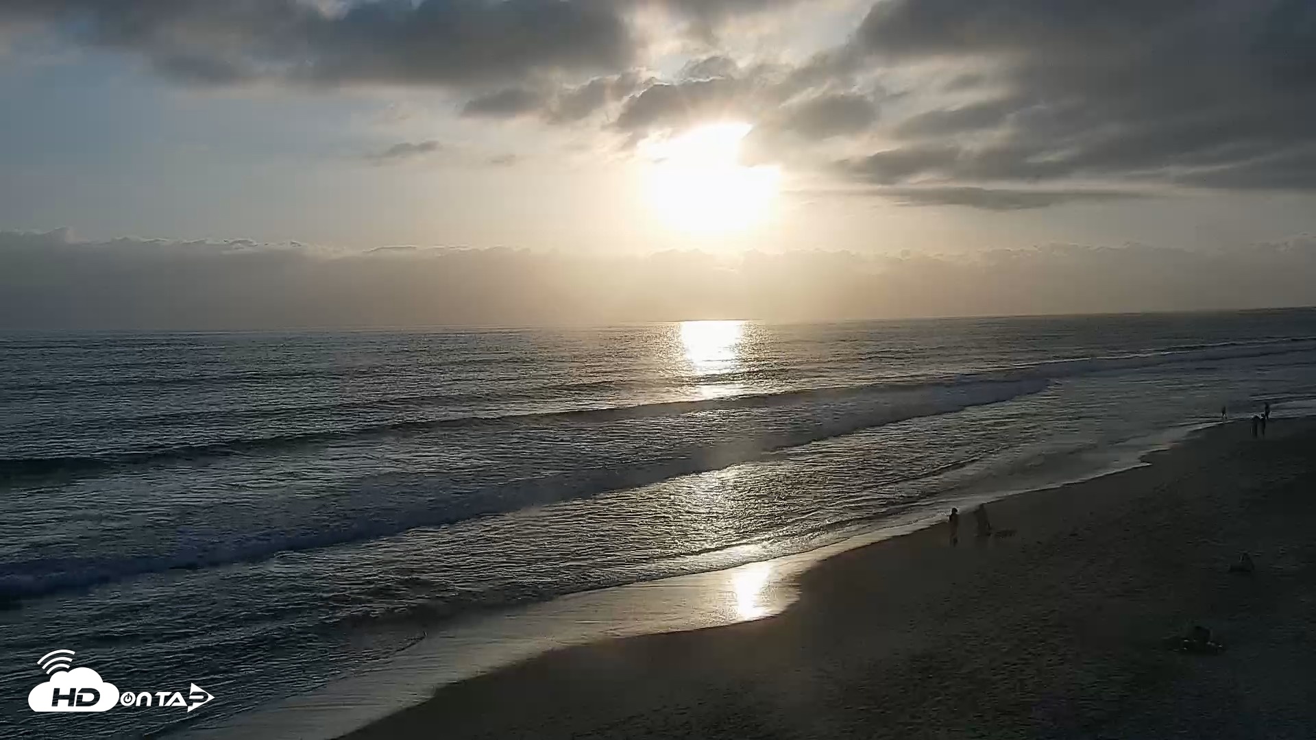 Snapshot of Carlsbad Beach Surf Live Webcam taken Jun 7, 2026, 7:17pm PDT