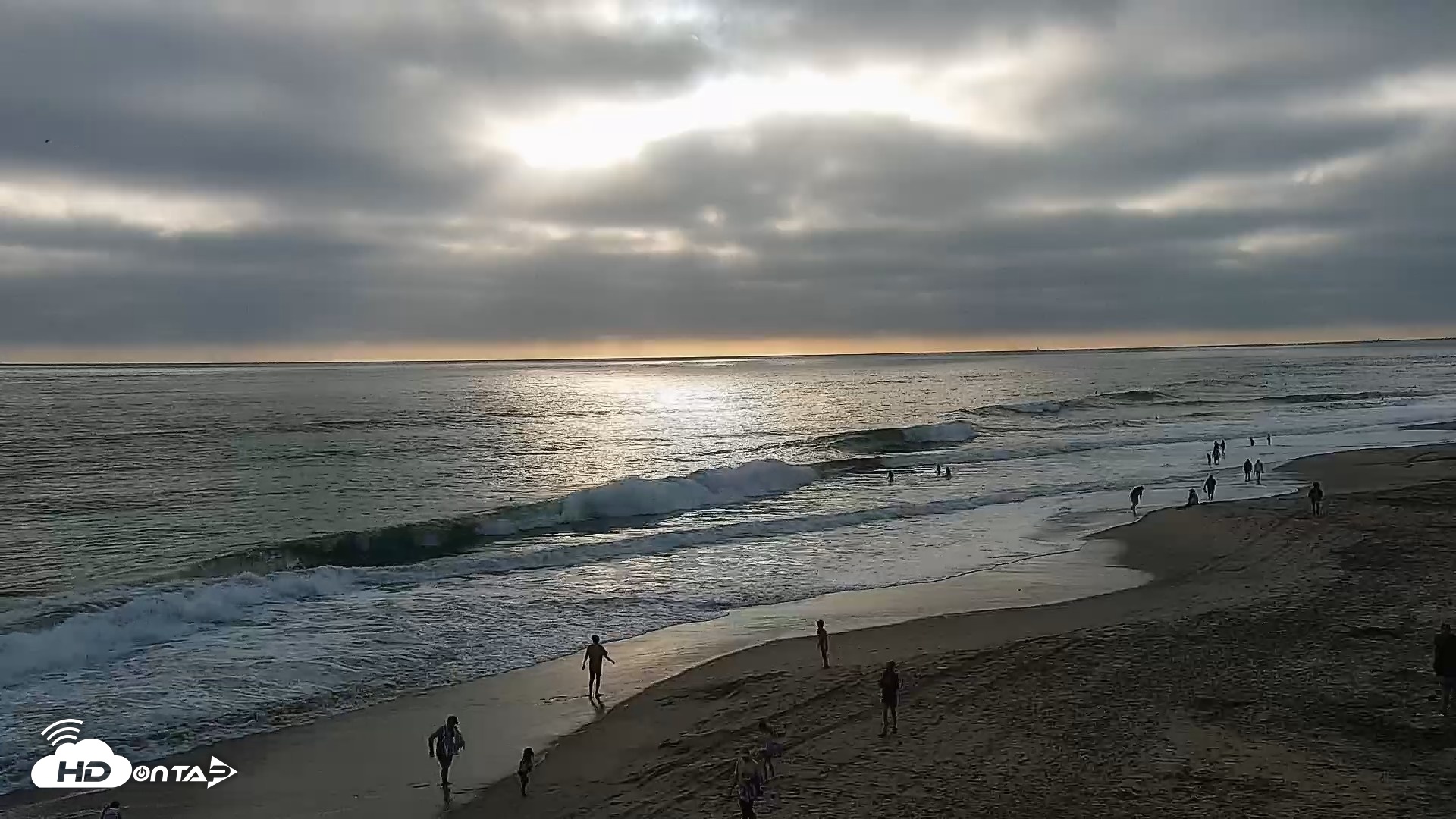 Snapshot of Carlsbad Beach Surf Live Webcam taken Jul 8, 2026, 7:01pm PDT