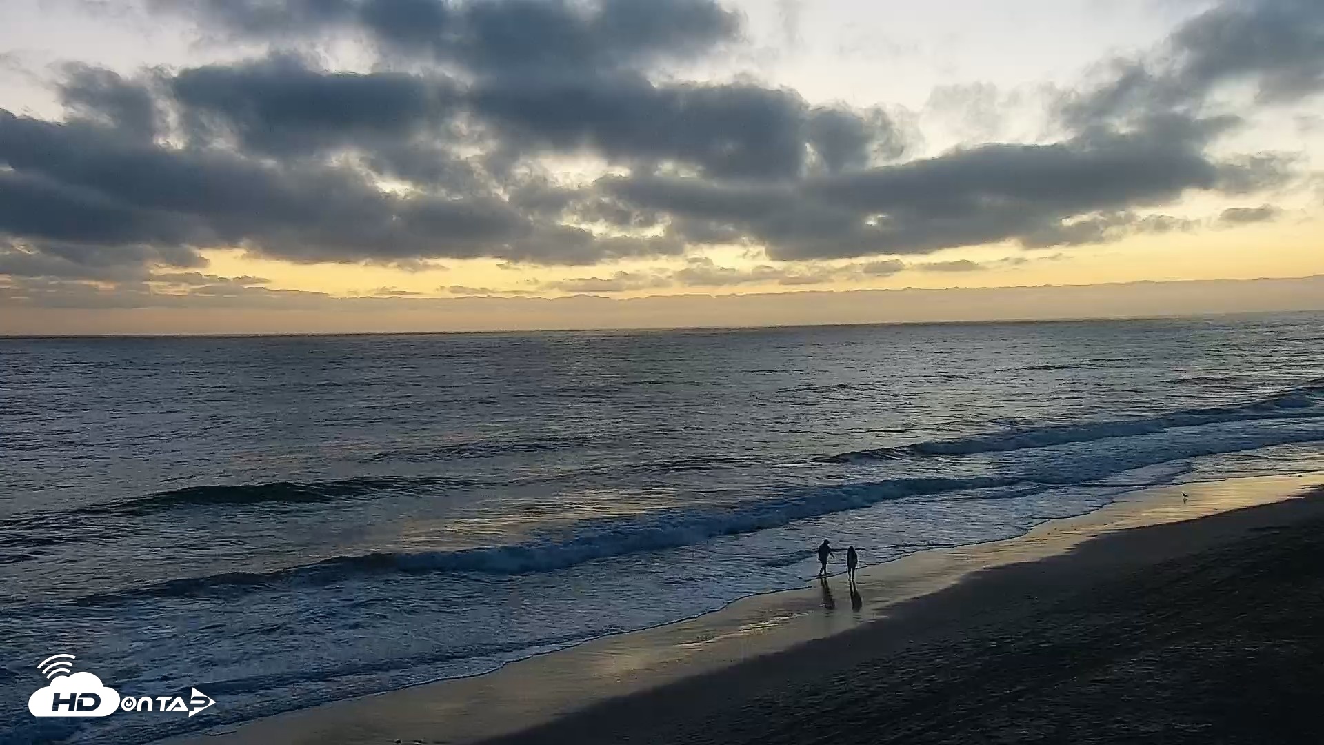 Snapshot of Carlsbad Beach Surf Live Webcam taken Aug 31, 2026, 7:39pm PDT