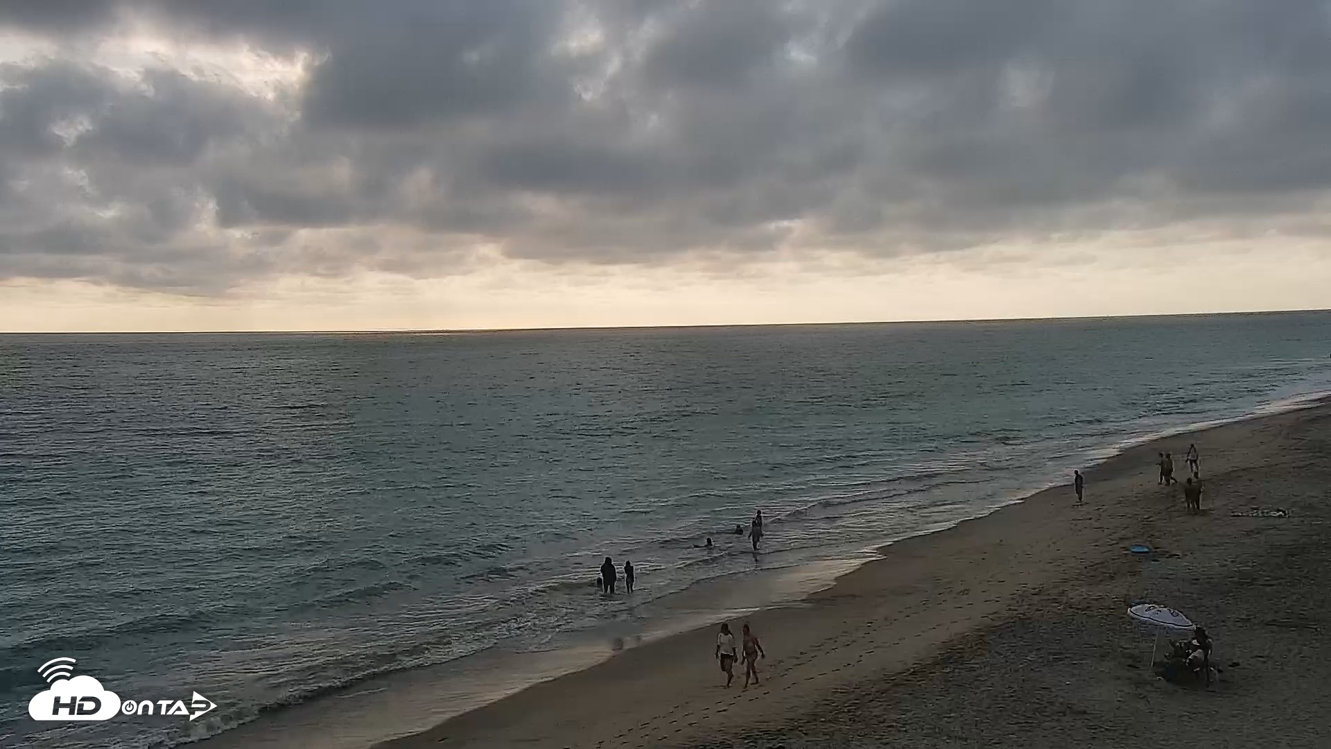 Snapshot of Carlsbad Beach Surf Live Webcam taken Aug 10, 2026, 6:34pm PDT