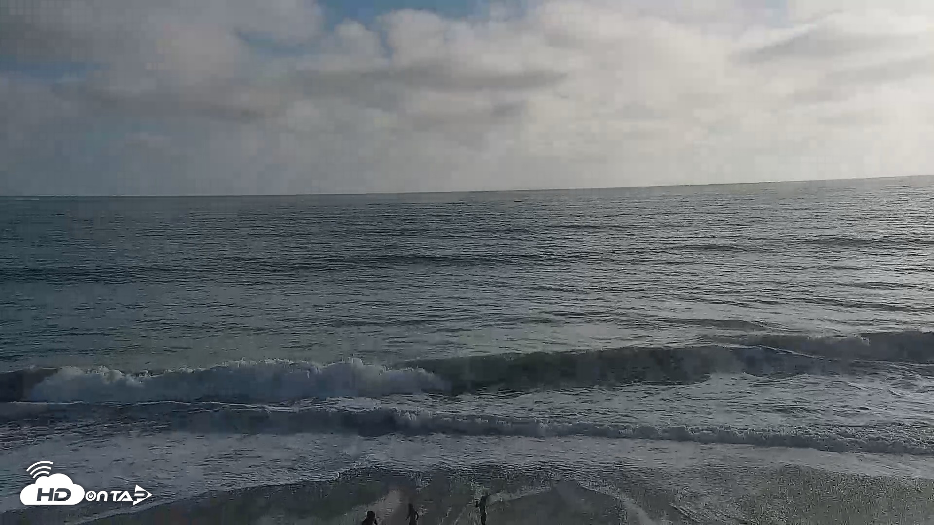 Snapshot of Carlsbad Beach Surf Live Webcam taken Aug 18, 2026, 6:14pm PDT