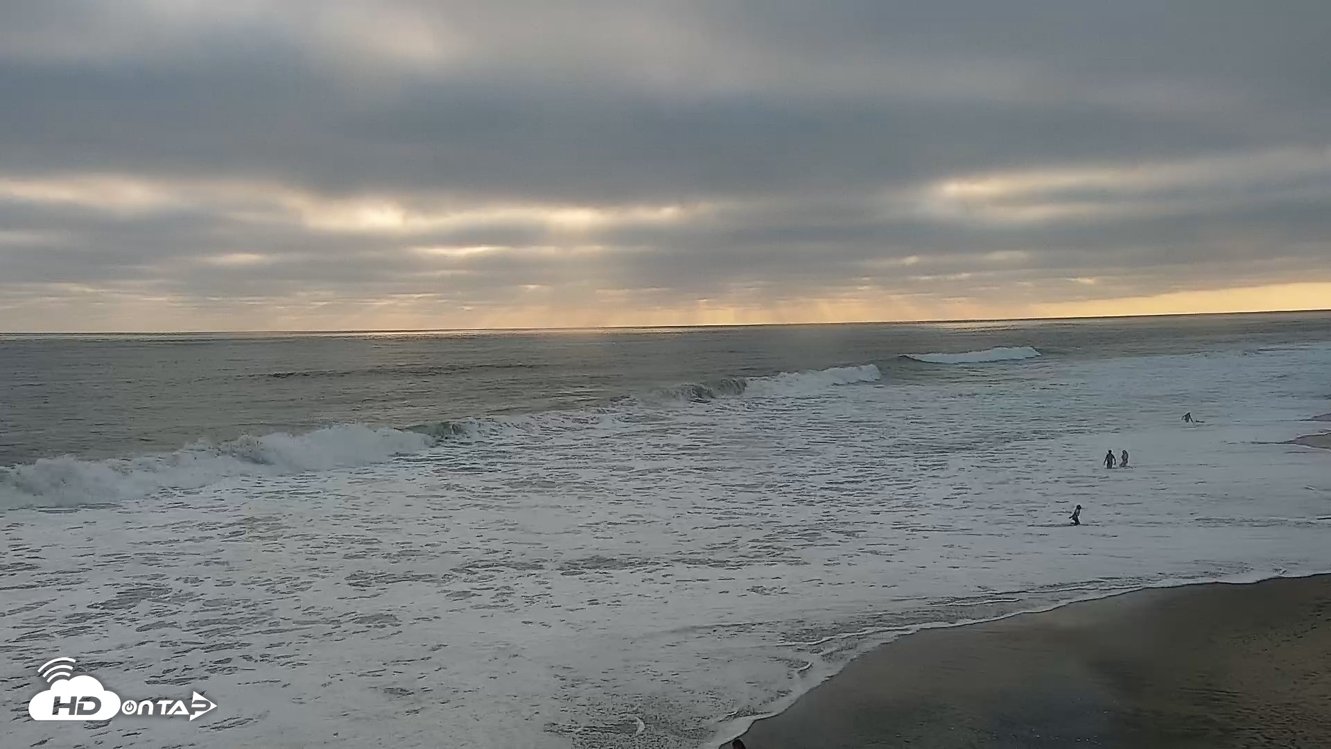 Snapshot of Carlsbad Beach Surf Live Webcam taken Jun 10, 2026, 7:17pm PDT