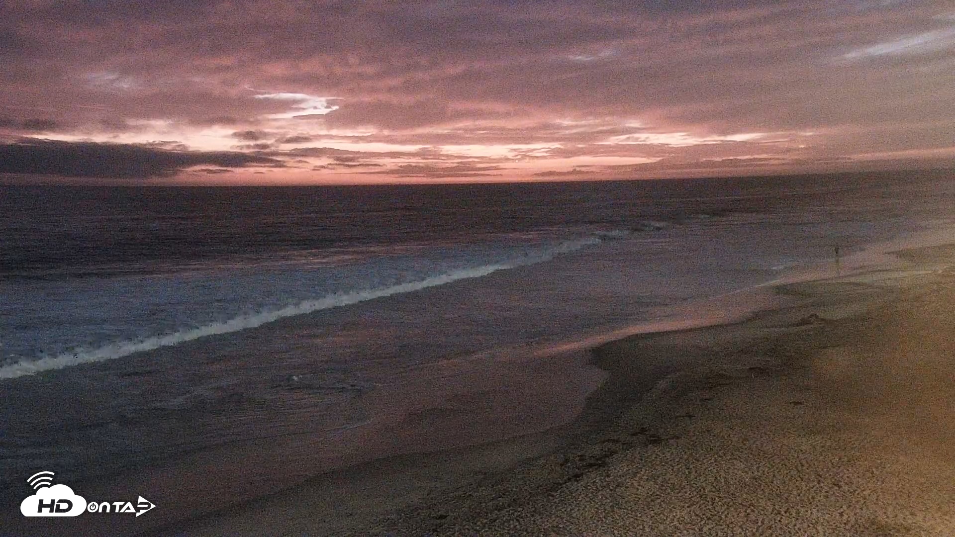 Snapshot of Carlsbad Beach Surf Live Webcam taken Sep 1, 2025, 7:56pm PDT