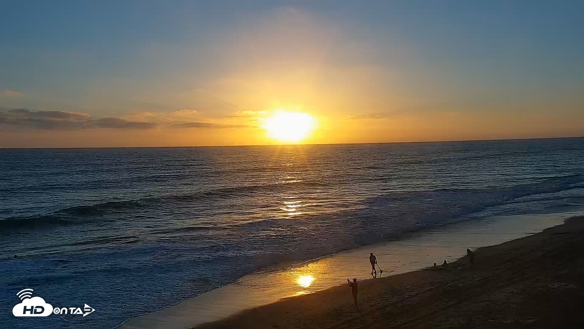 Snapshot of Carlsbad Beach Surf Live Webcam taken Aug 31, 2026, 7:07pm PDT
