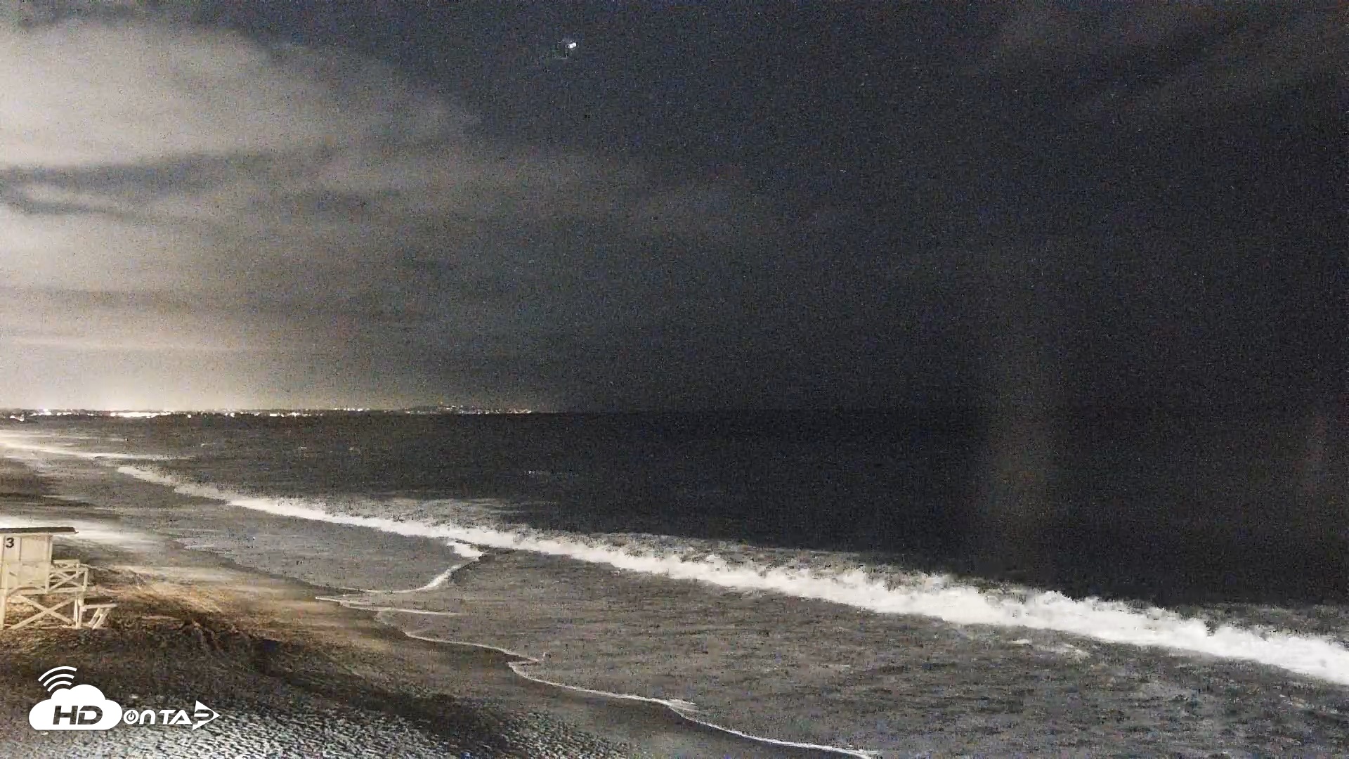 Snapshot of Carlsbad Beach Surf Live Webcam taken Sep 3, 2026, 9:28pm PDT
