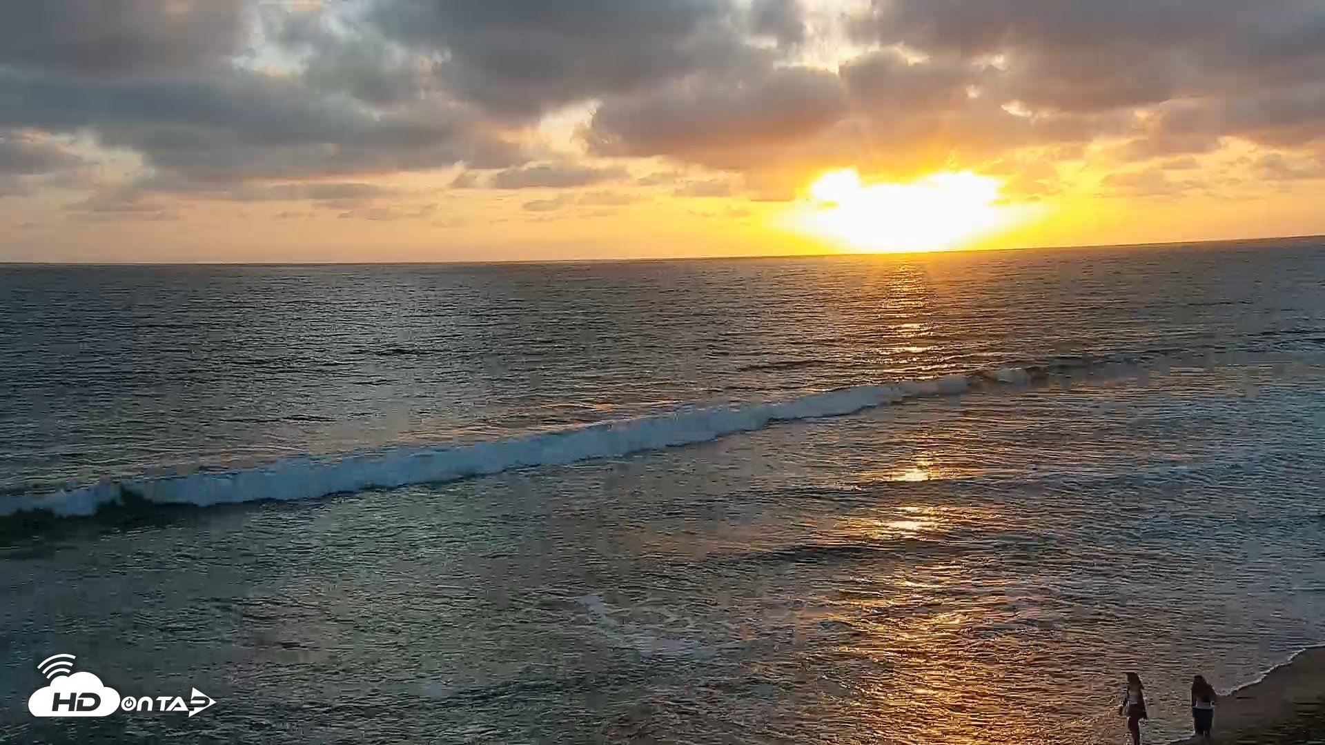 Snapshot of Carlsbad Beach Surf Live Webcam taken Apr 29, 2026, 7:20pm PDT