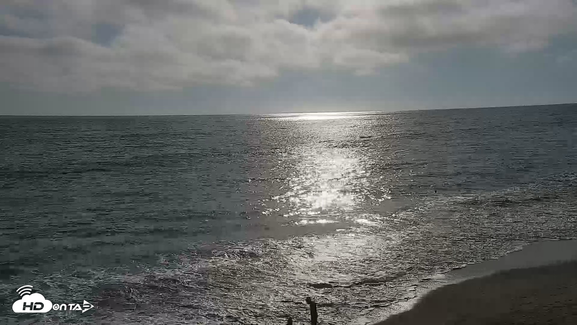 Snapshot of Carlsbad Beach Surf Live Webcam taken Aug 8, 2026, 5:49pm PDT