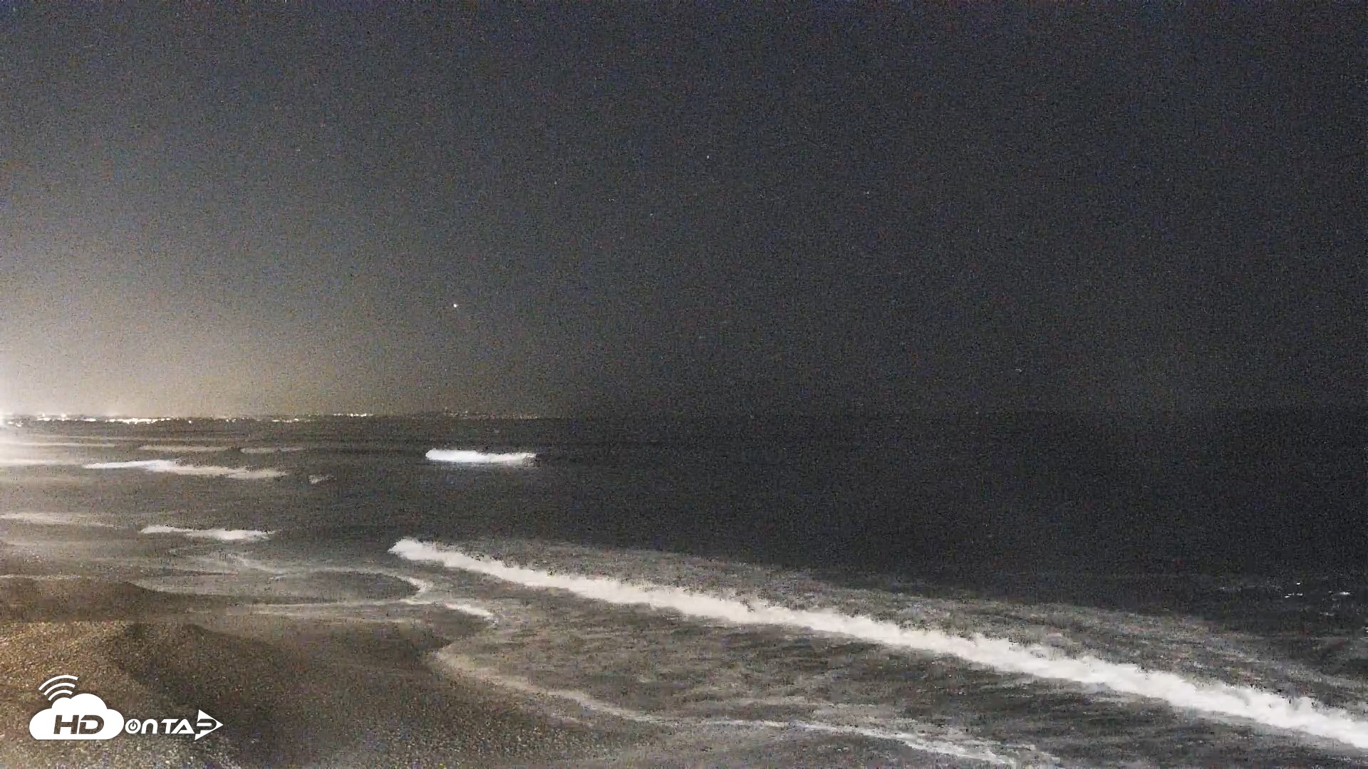 Snapshot of Carlsbad Beach Surf Live Webcam taken Oct 18, 2026, 8:39pm PDT