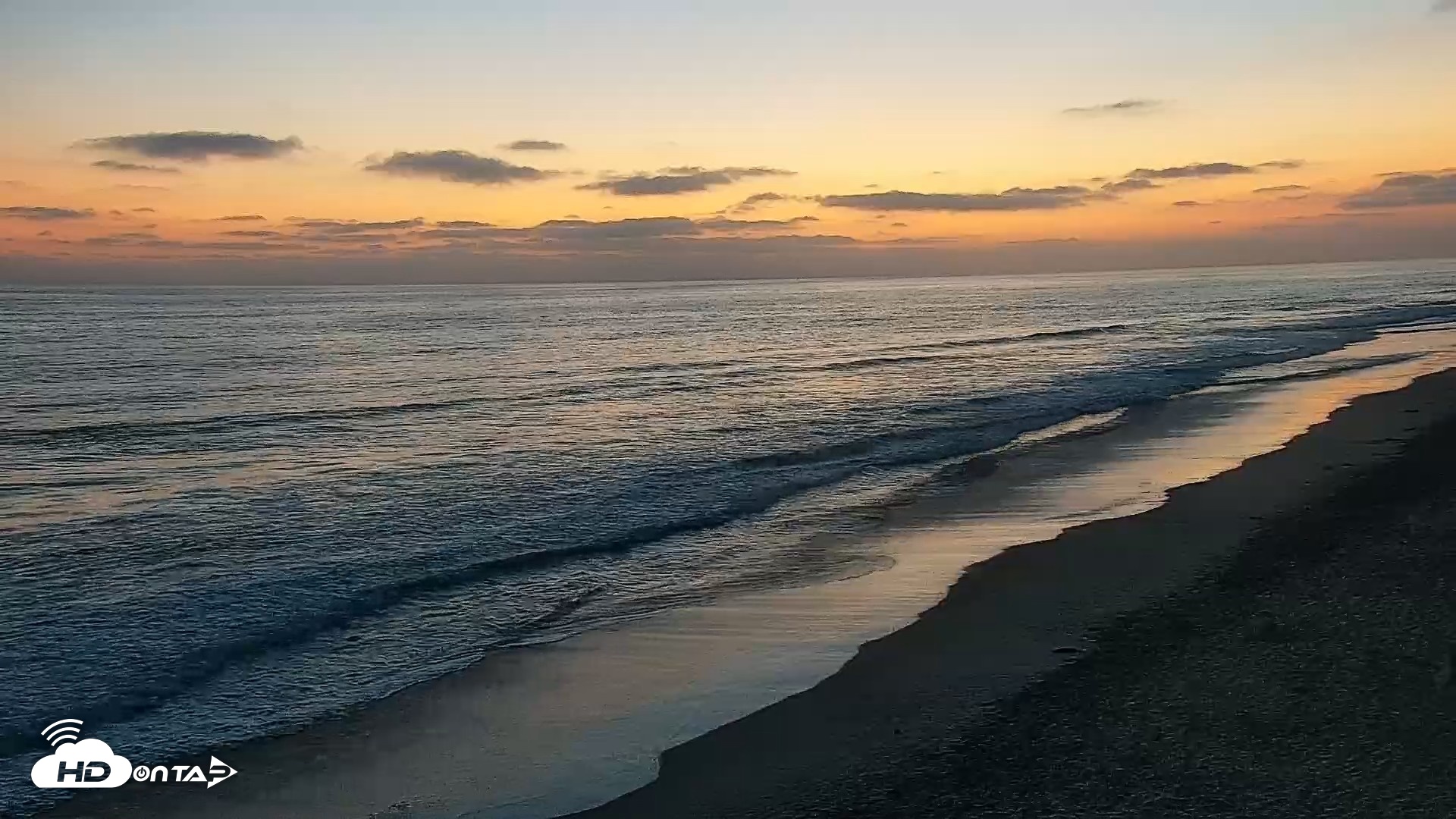 Snapshot of Carlsbad Beach Surf Live Webcam taken May 10, 2026, 8:05pm PDT