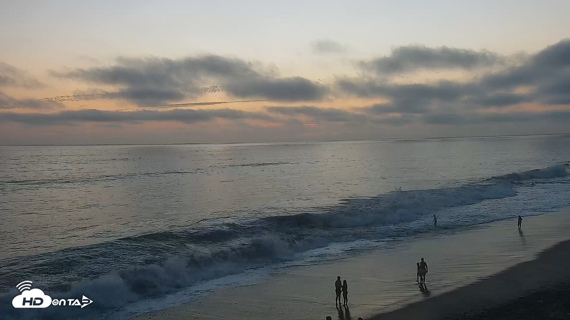 Snapshot of Carlsbad Beach Surf Live Webcam taken Aug 28, 2026, 7:25pm PDT