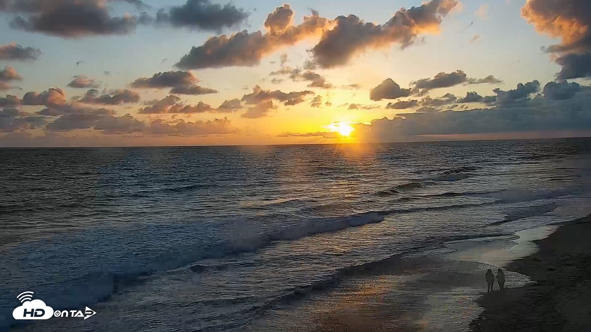 Snapshot of Carlsbad Beach Surf Live Webcam taken May 27, 2026, 7:45pm PDT