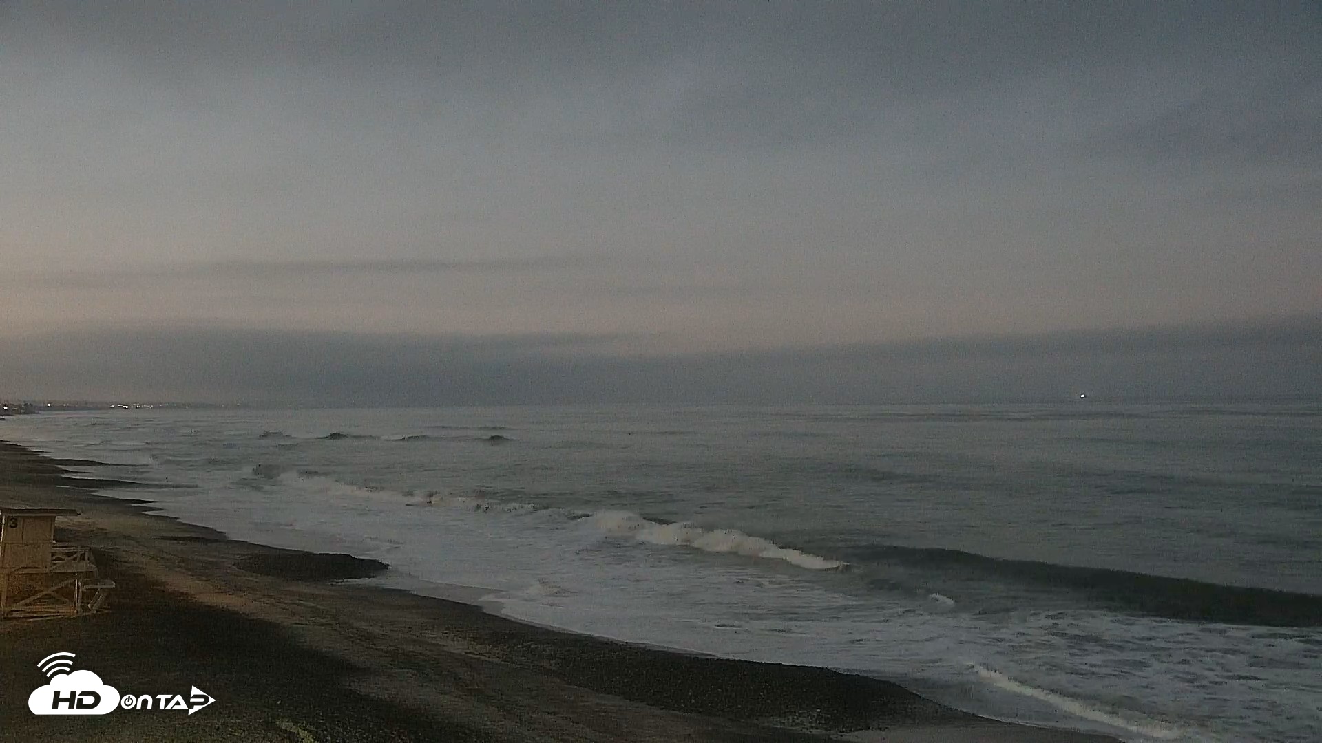 Snapshot of Carlsbad Beach Surf Live Webcam taken Aug 17, 2026, 5:45am PDT