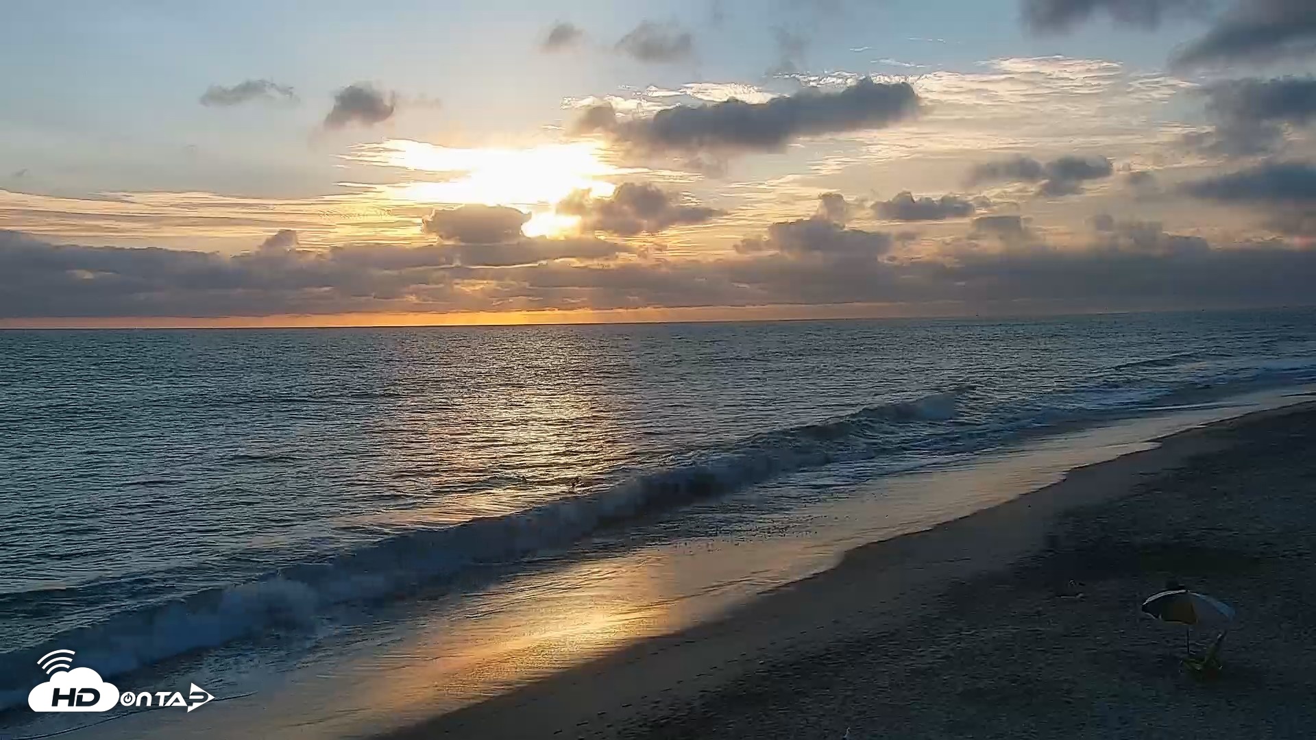 Snapshot of Carlsbad Beach Surf Live Webcam taken Aug 12, 2026, 7:15pm PDT