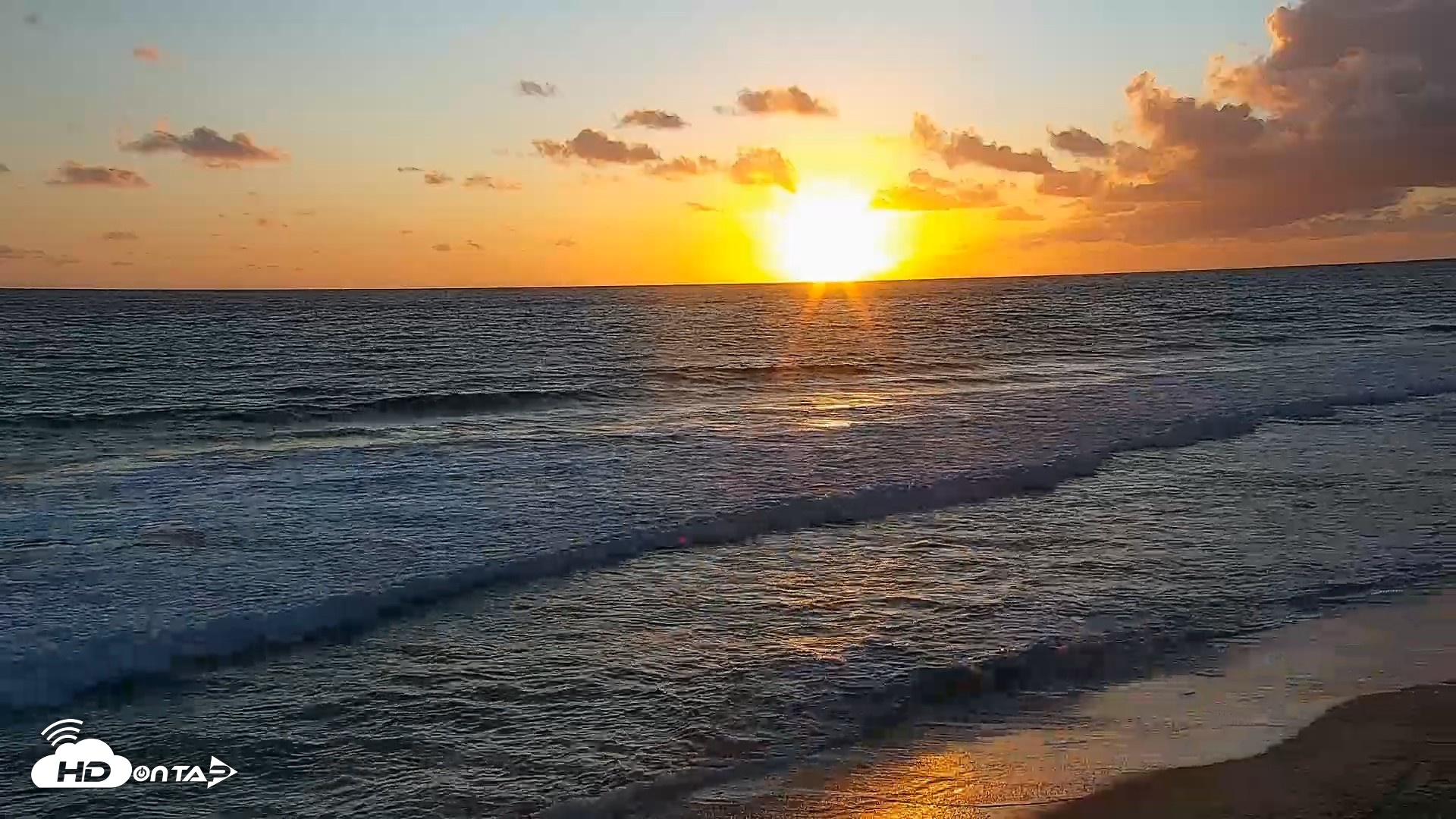 Snapshot of Carlsbad Beach Surf Live Webcam taken Apr 13, 2026, 7:13pm PDT