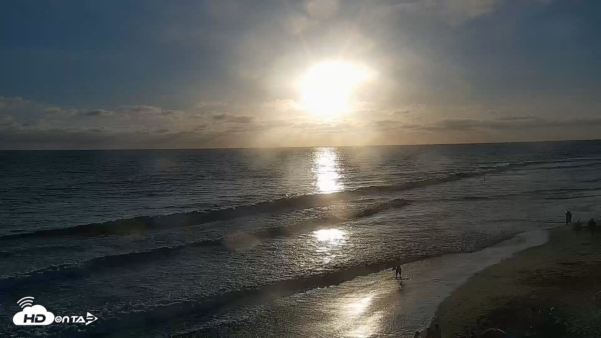 Snapshot of Carlsbad Beach Surf Live Webcam taken May 30, 2026, 7:22pm PDT