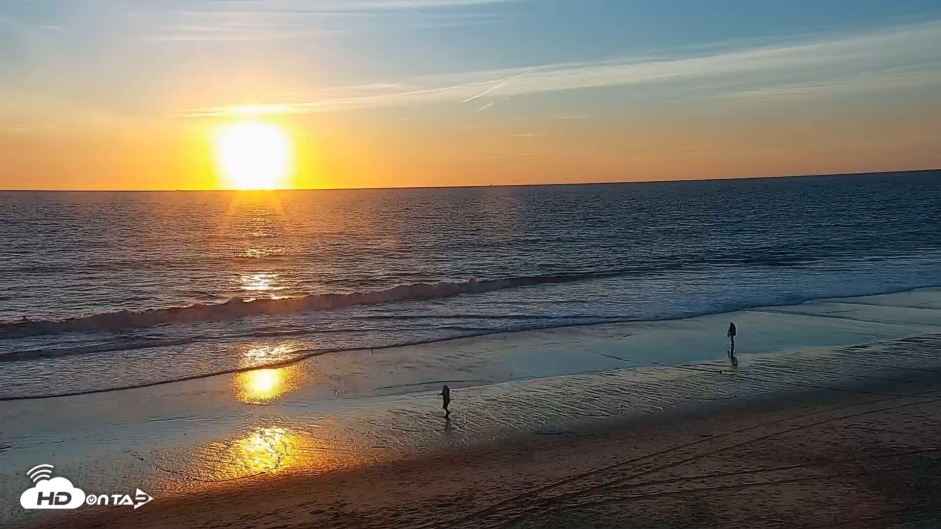 Snapshot of Carlsbad Beach Surf Live Webcam taken Nov 5, 2025, 4:44pm PST