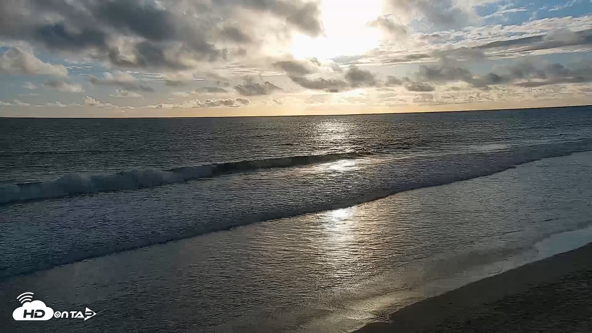 Snapshot of Carlsbad Beach Surf Live Webcam taken Apr 21, 2026, 6:51pm PDT