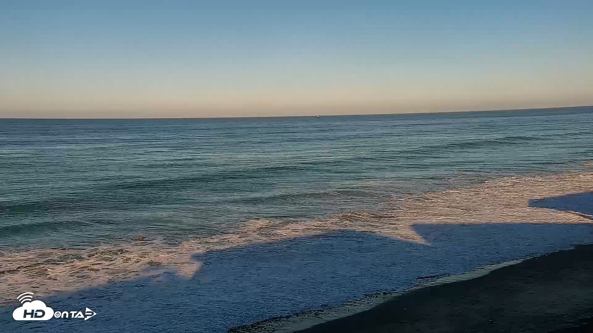 Snapshot of Carlsbad Beach Surf Live Webcam taken Sep 5, 2026, 7:46am PDT