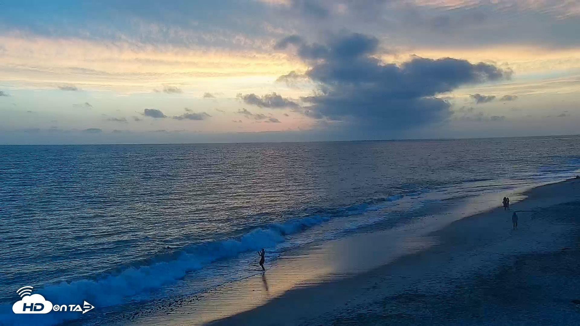 Snapshot of Carlsbad Beach Surf Live Webcam taken Aug 10, 2026, 7:44pm PDT