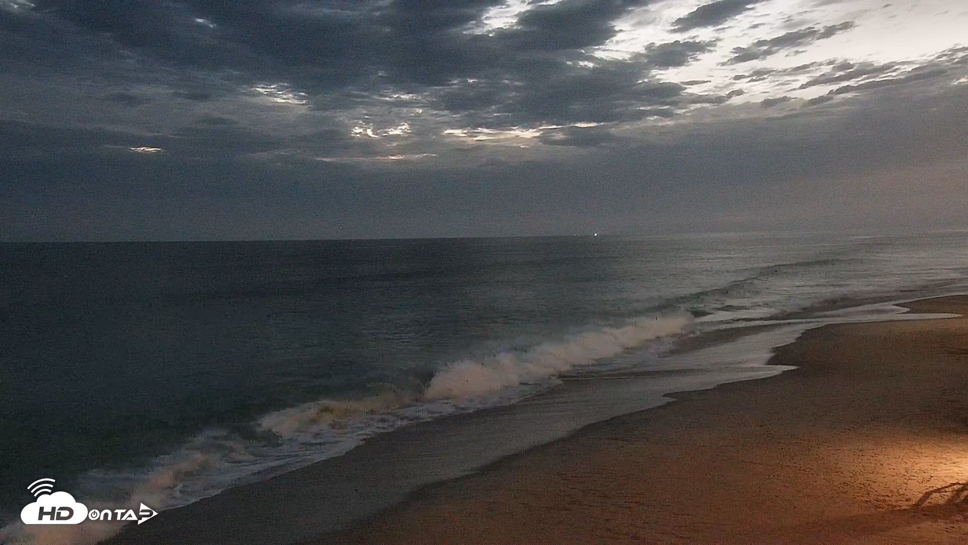 Snapshot of Carlsbad Beach Surf Live Webcam taken Jul 11, 2026, 8:38pm PDT