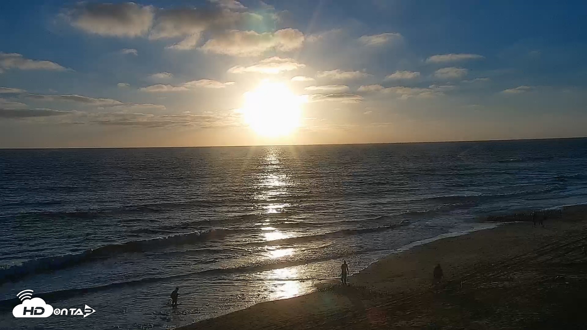 Snapshot of Carlsbad Beach Surf Live Webcam taken Sep 1, 2026, 6:56pm PDT