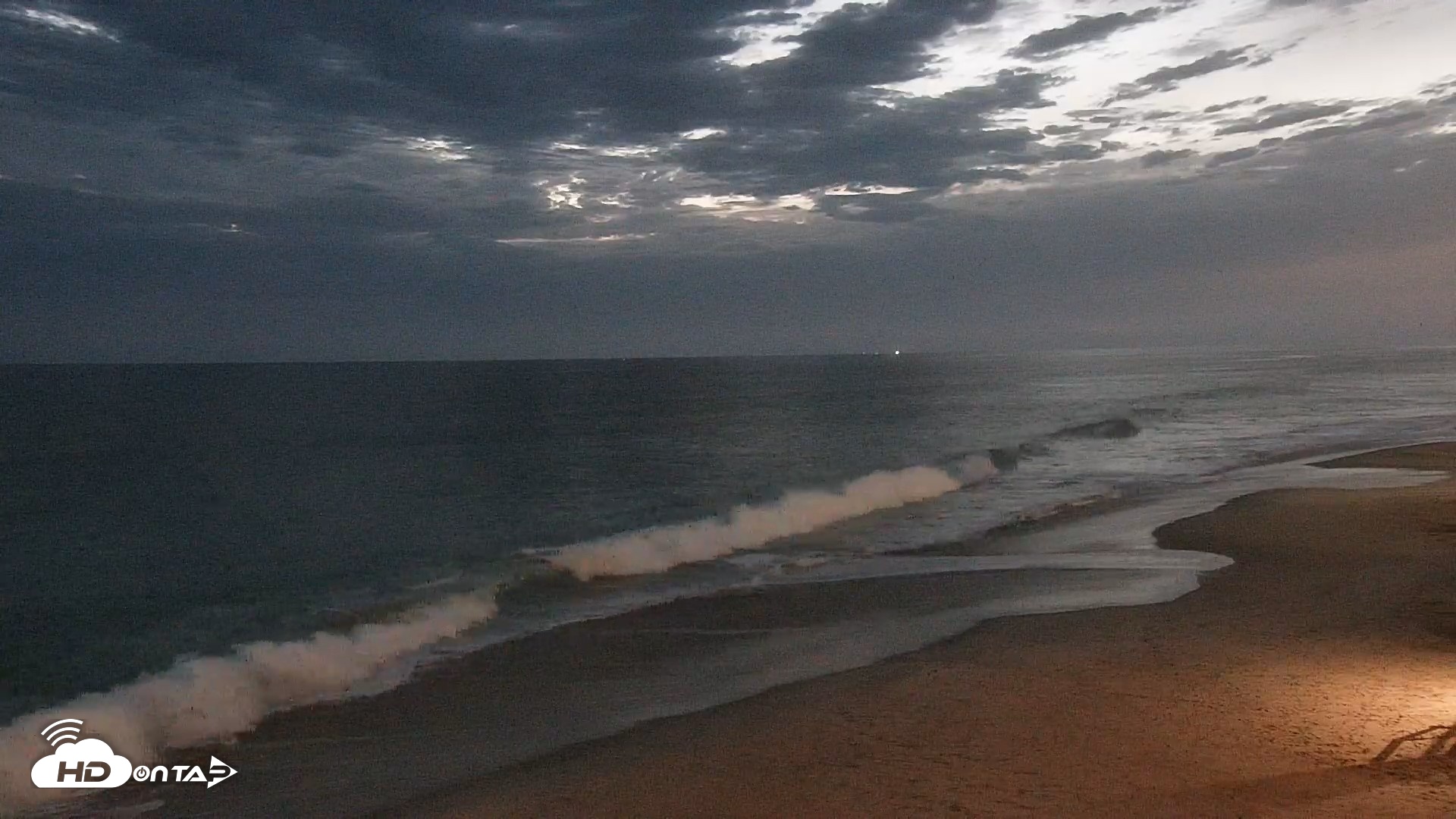 Snapshot of Carlsbad Beach Surf Live Webcam taken Jul 11, 2026, 8:39pm PDT