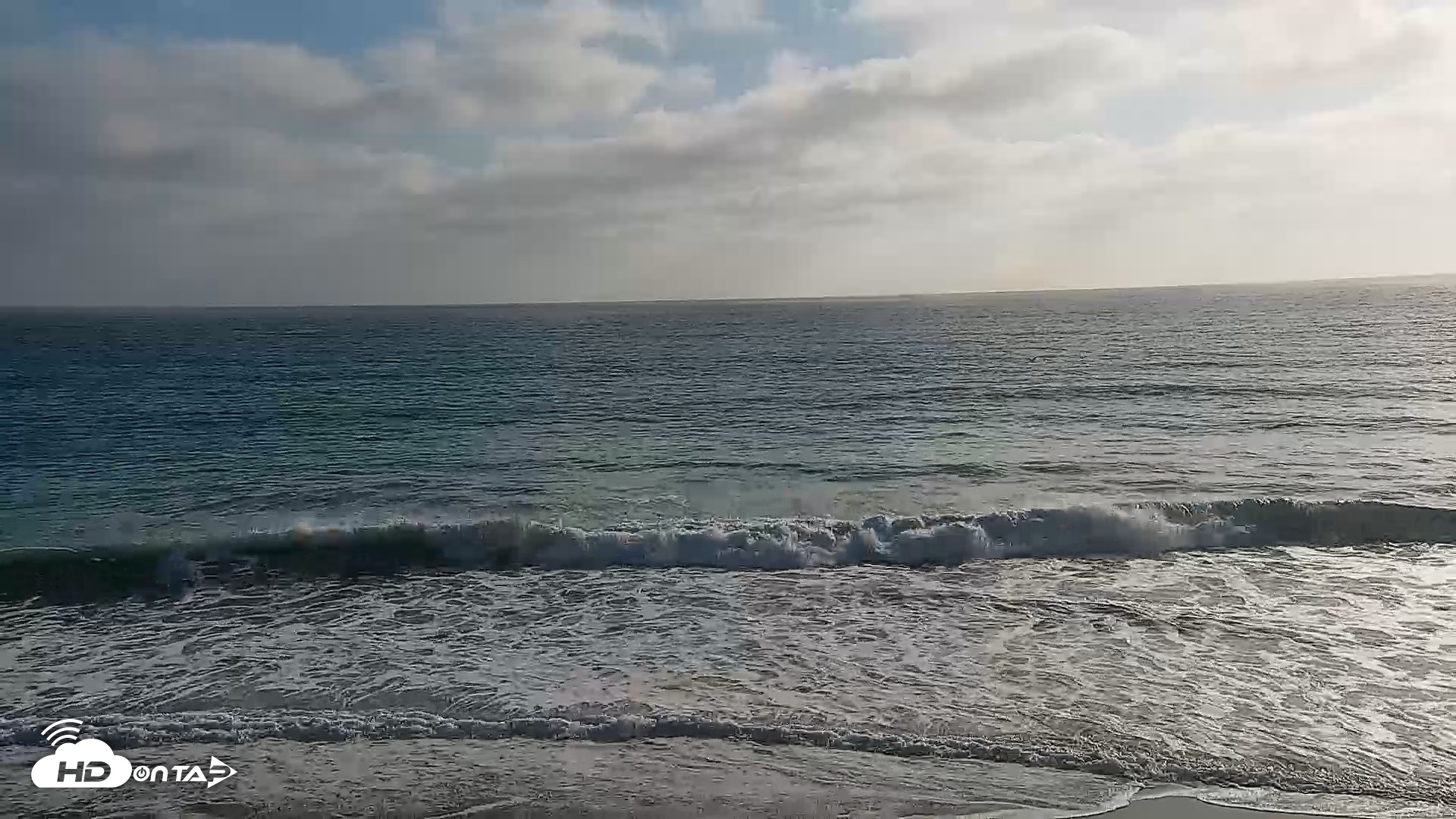 Snapshot of Carlsbad Beach Surf Live Webcam taken Aug 30, 2026, 5:51pm PDT