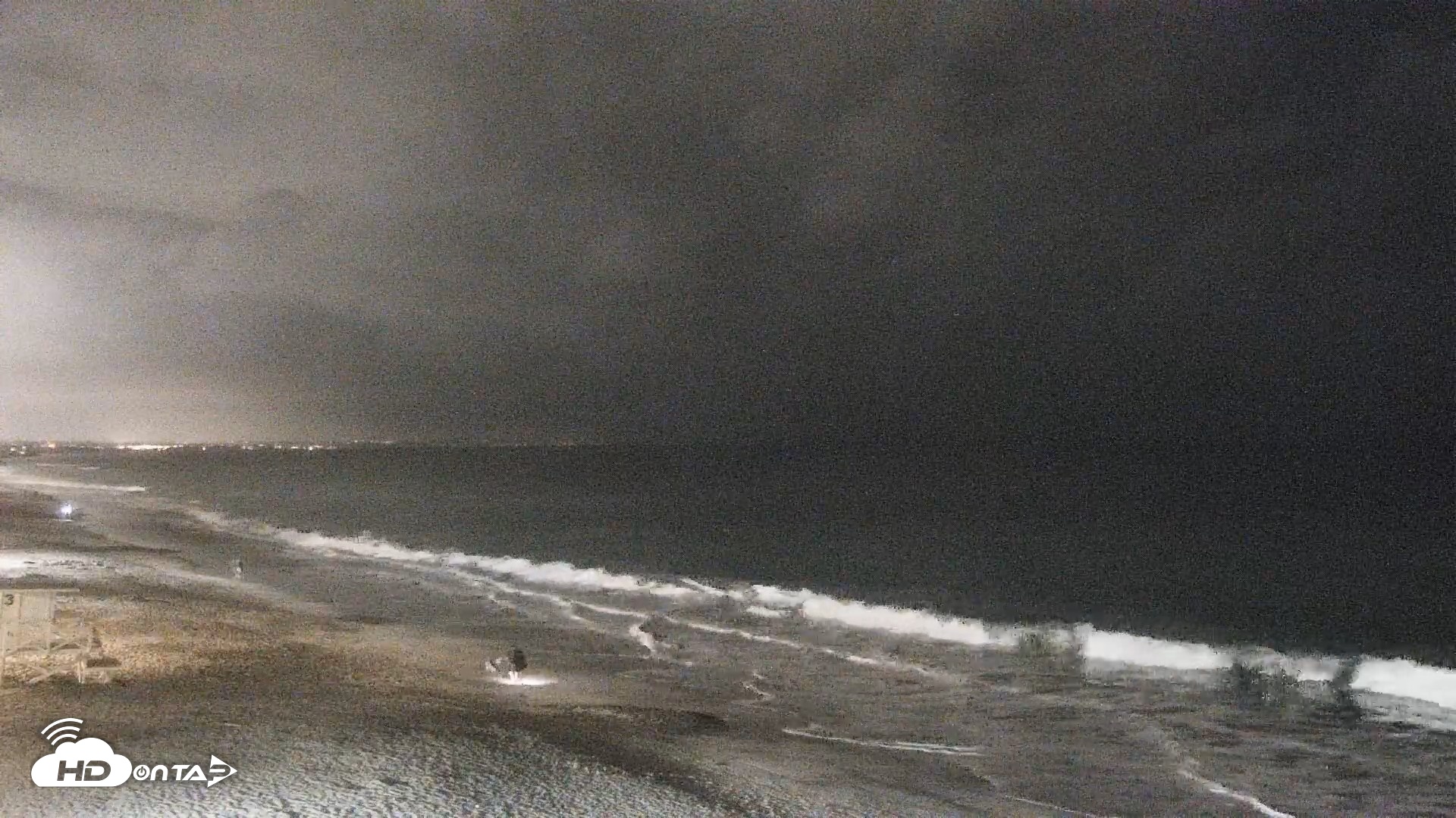 Snapshot of Carlsbad Beach Surf Live Webcam taken Aug 5, 2026, 8:53pm PDT