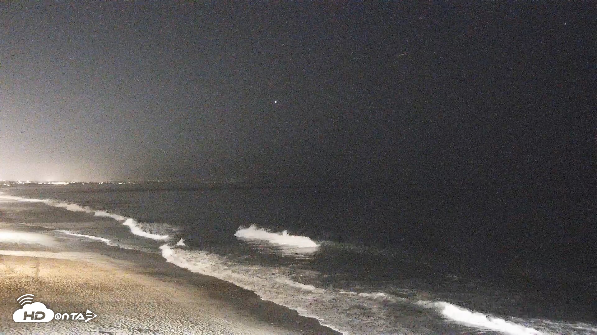 Snapshot of Carlsbad Beach Surf Live Webcam taken Sep 13, 2026, 8:18pm PDT