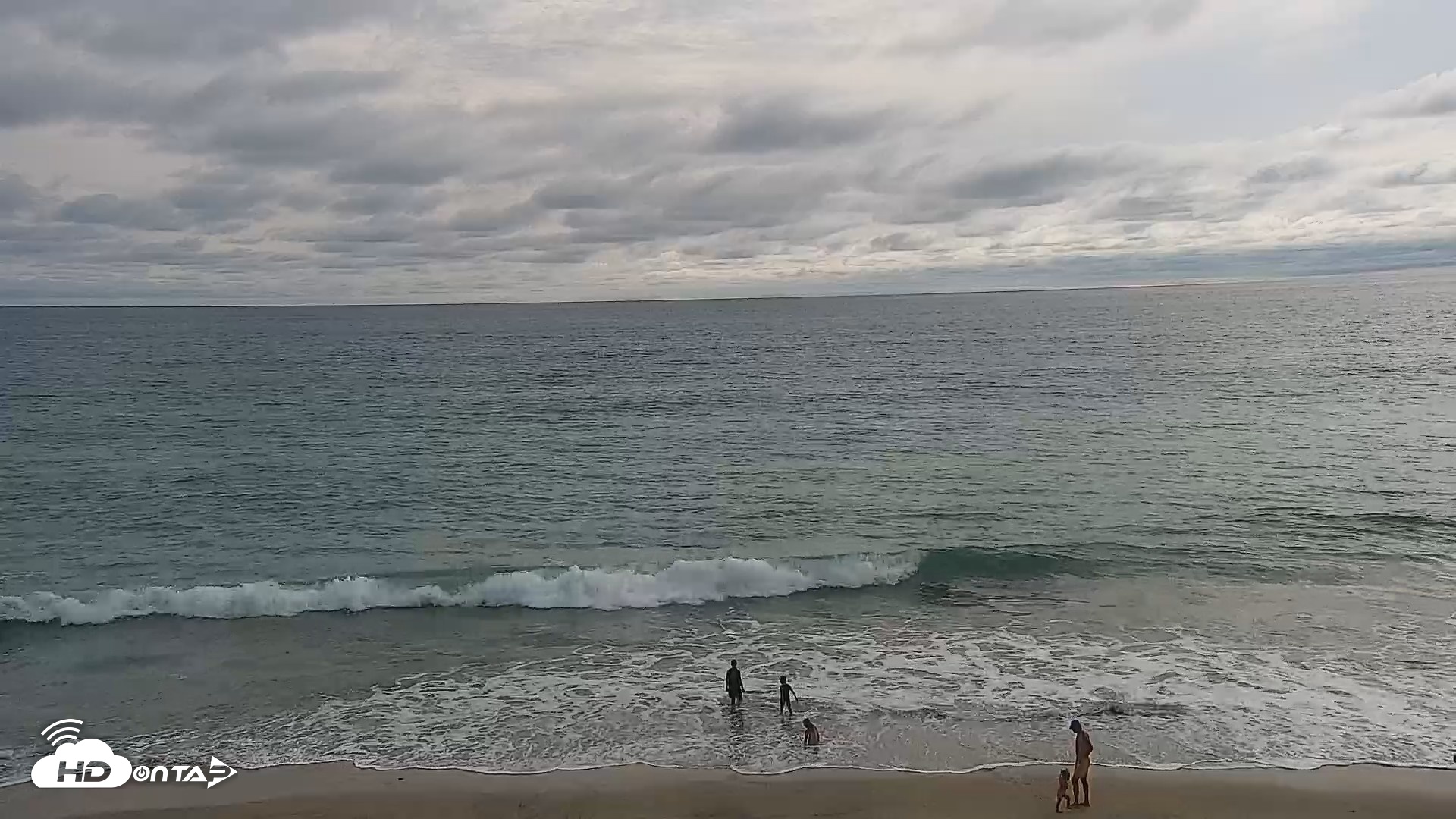 Snapshot of Carlsbad Beach Surf Live Webcam taken Aug 13, 2026, 5:35pm PDT