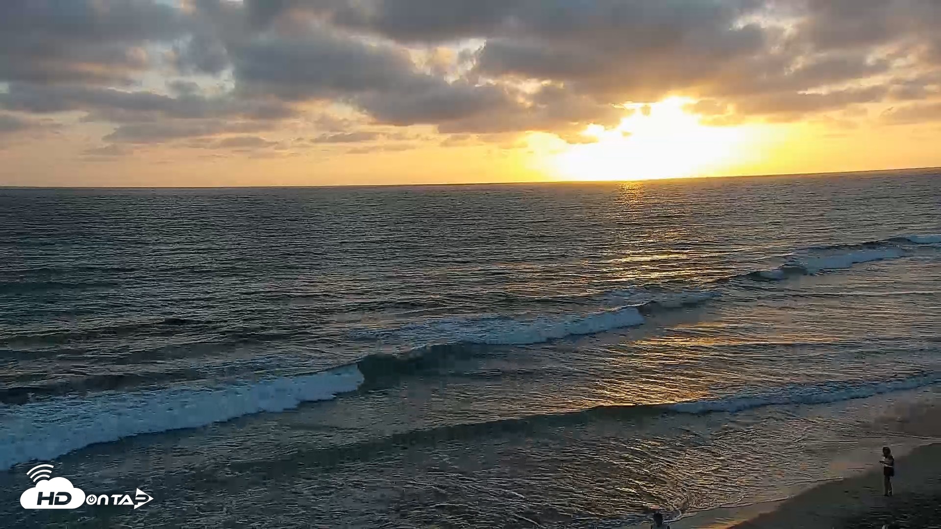 Snapshot of Carlsbad Beach Surf Live Webcam taken Apr 29, 2026, 7:15pm PDT