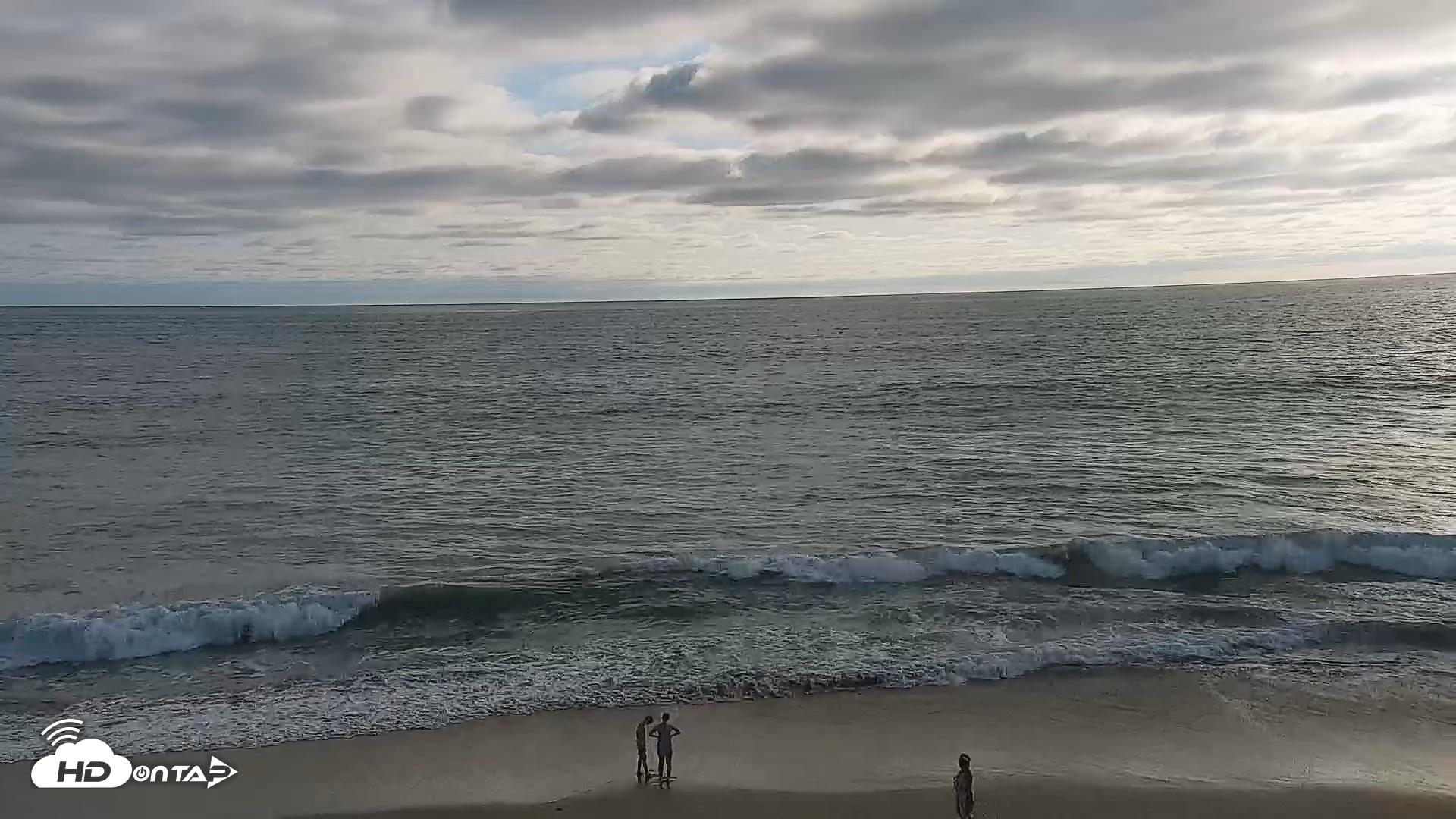 Snapshot of Carlsbad Beach Surf Live Webcam taken Aug 14, 2026, 6:01pm PDT