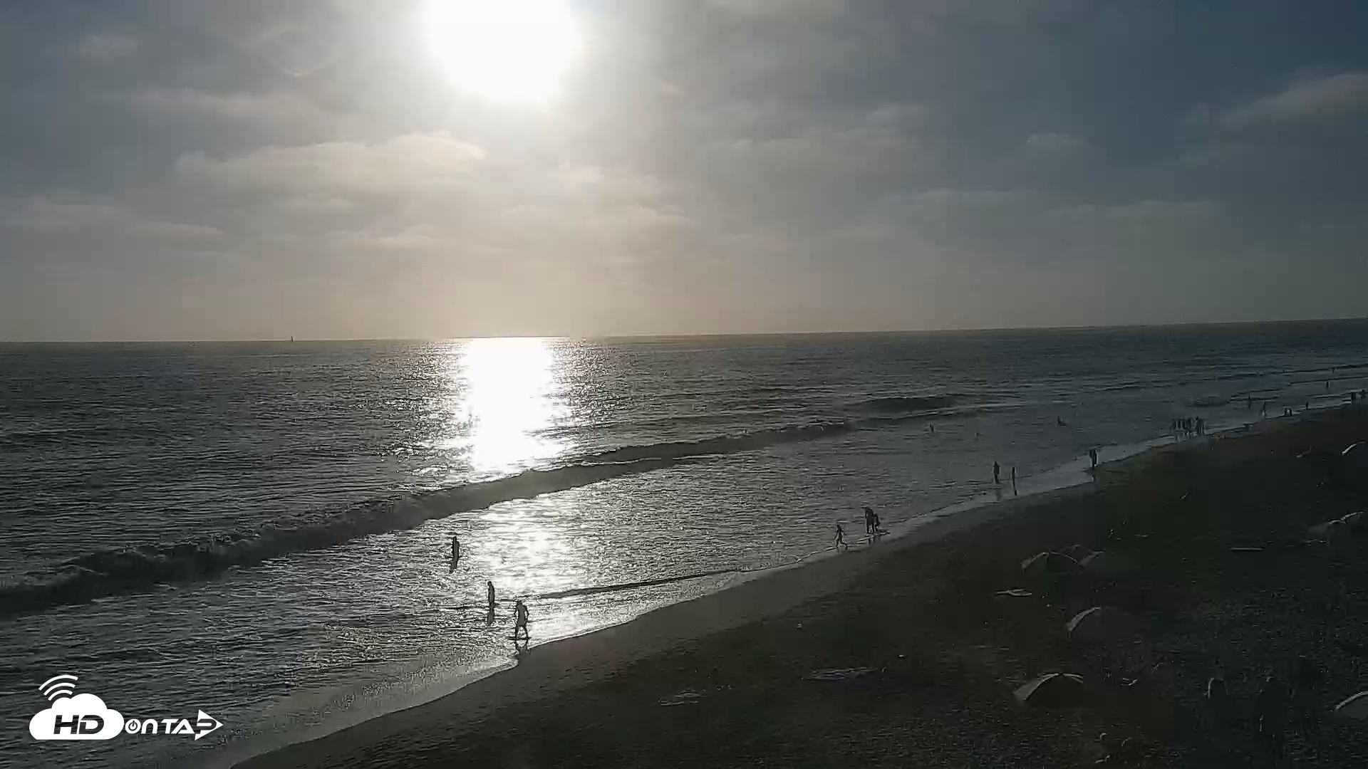 Snapshot of Carlsbad Beach Surf Live Webcam taken Aug 1, 2026, 6:43pm PDT