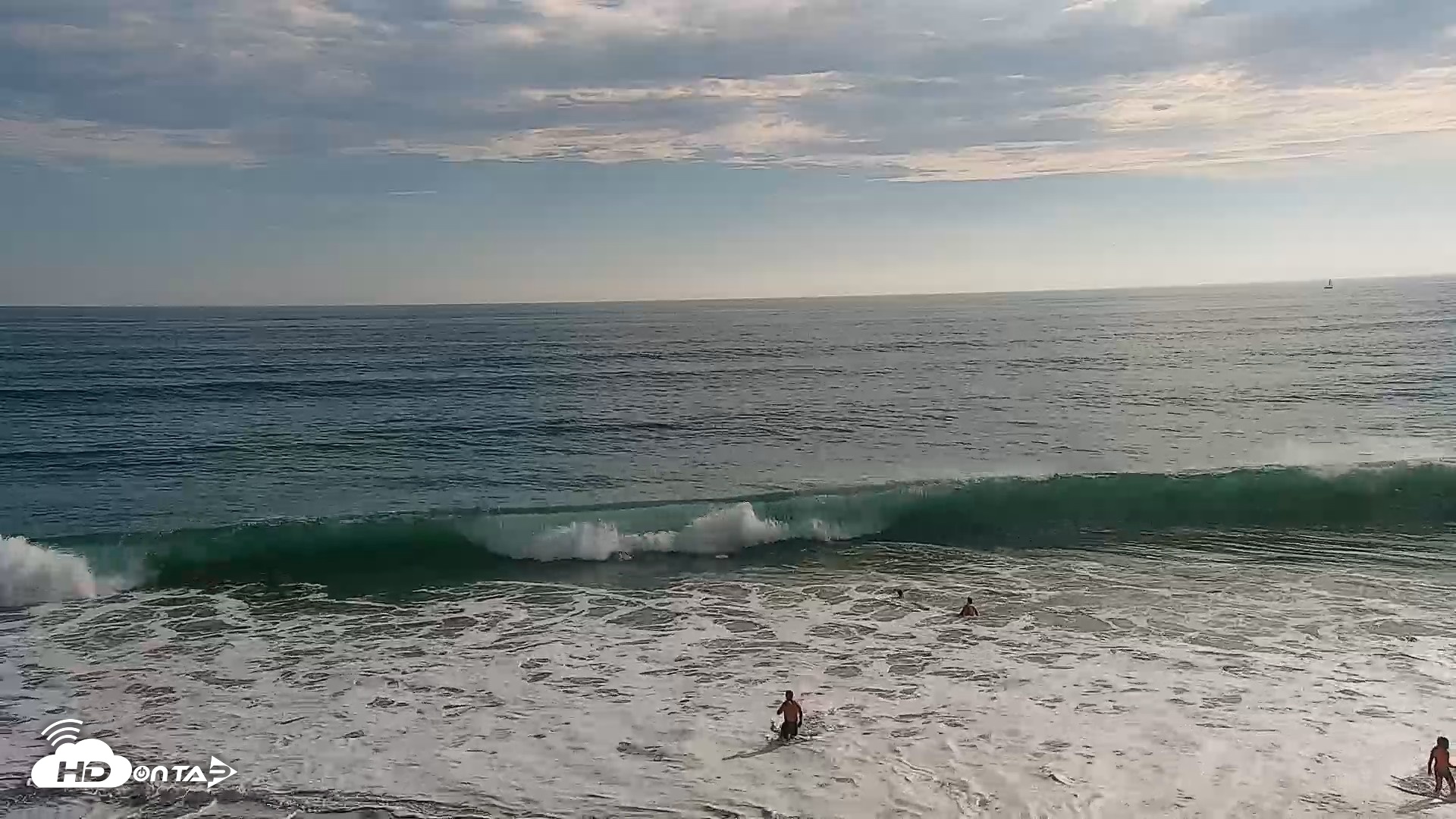 Snapshot of Carlsbad Beach Surf Live Webcam taken Jul 20, 2026, 5:44pm PDT