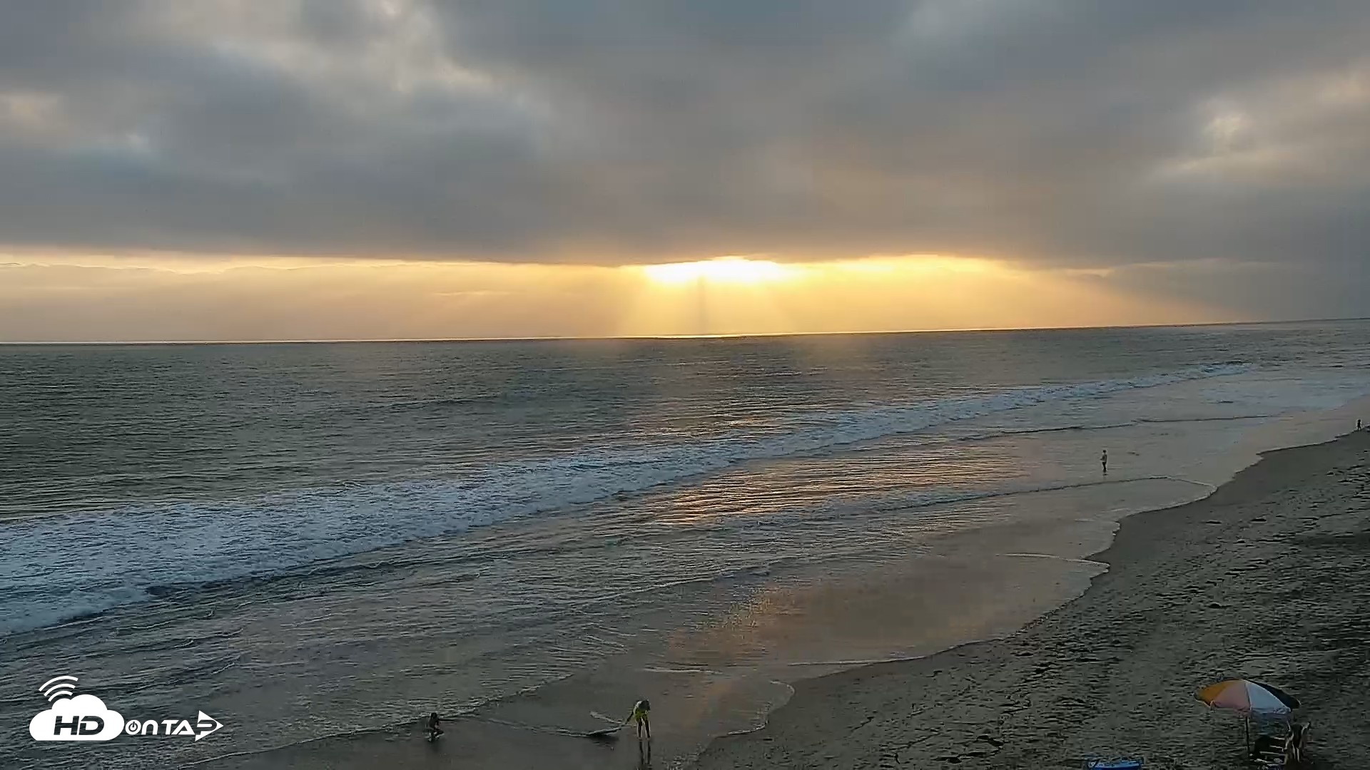 Snapshot of Carlsbad Beach Surf Live Webcam taken May 21, 2026, 7:17pm PDT