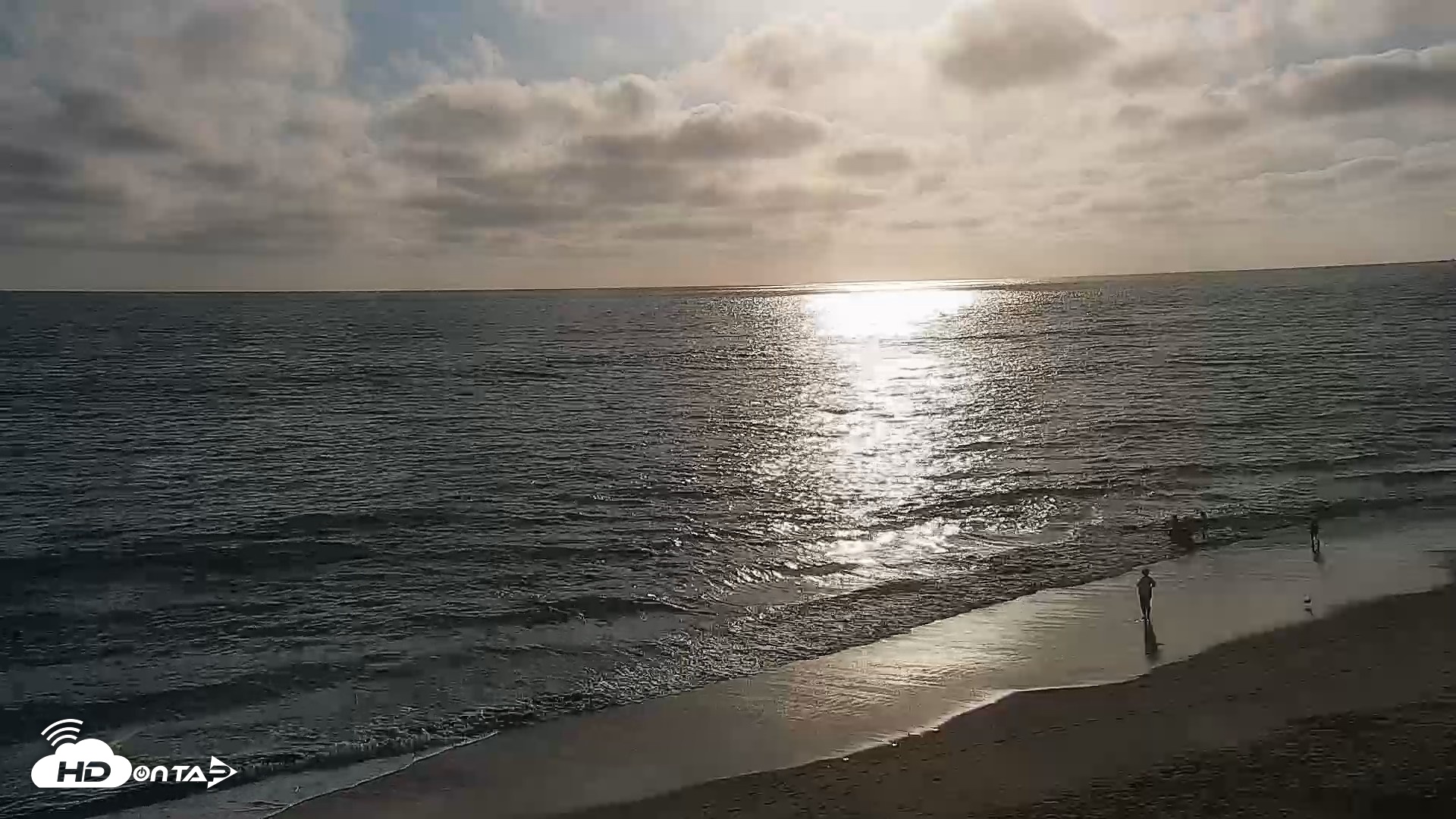 Snapshot of Carlsbad Beach Surf Live Webcam taken Aug 11, 2026, 6:17pm PDT