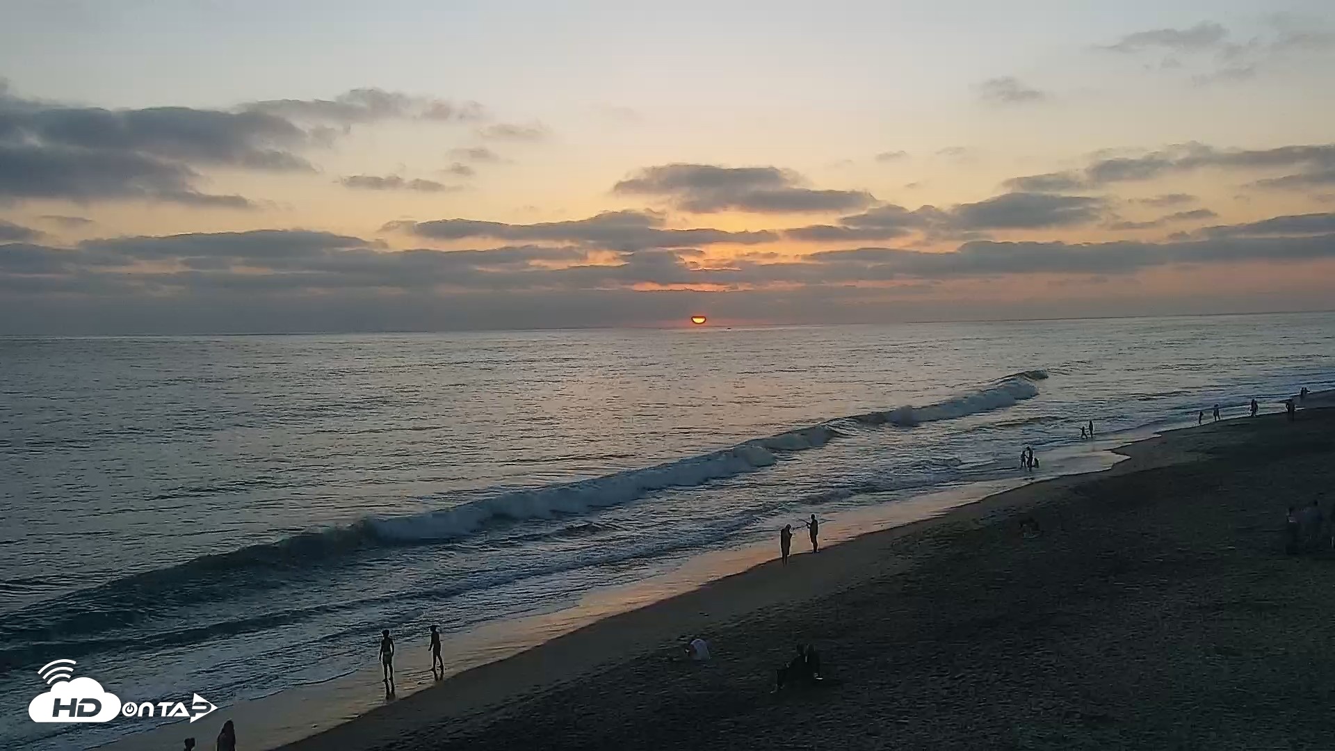 Snapshot of Carlsbad Beach Surf Live Webcam taken Jul 31, 2026, 7:46pm PDT