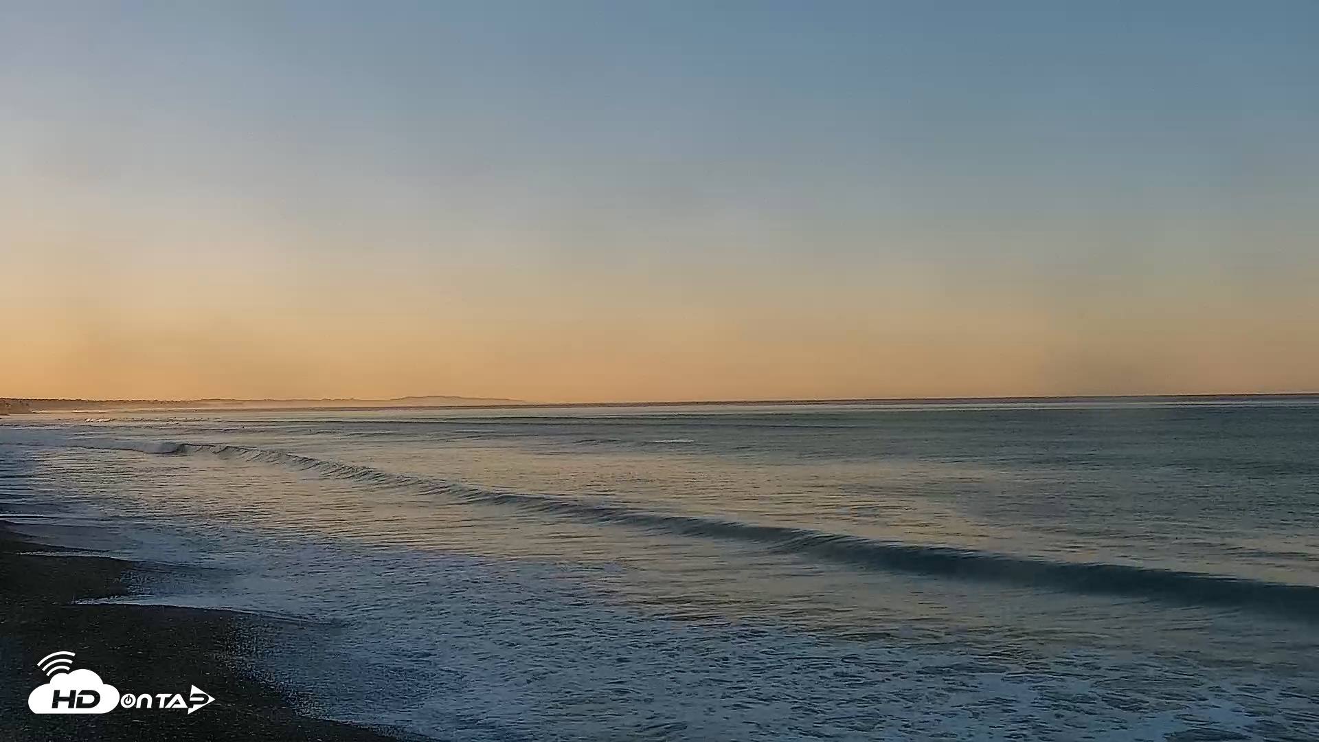 Snapshot of Carlsbad Beach Surf Live Webcam taken Oct 18, 2026, 7:22am PDT