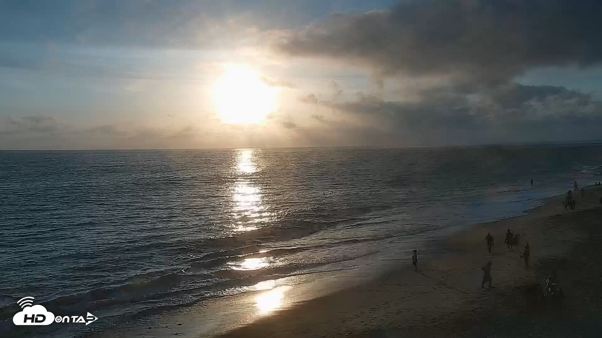 Snapshot of Carlsbad Beach Surf Live Webcam taken Aug 10, 2026, 7:15pm PDT